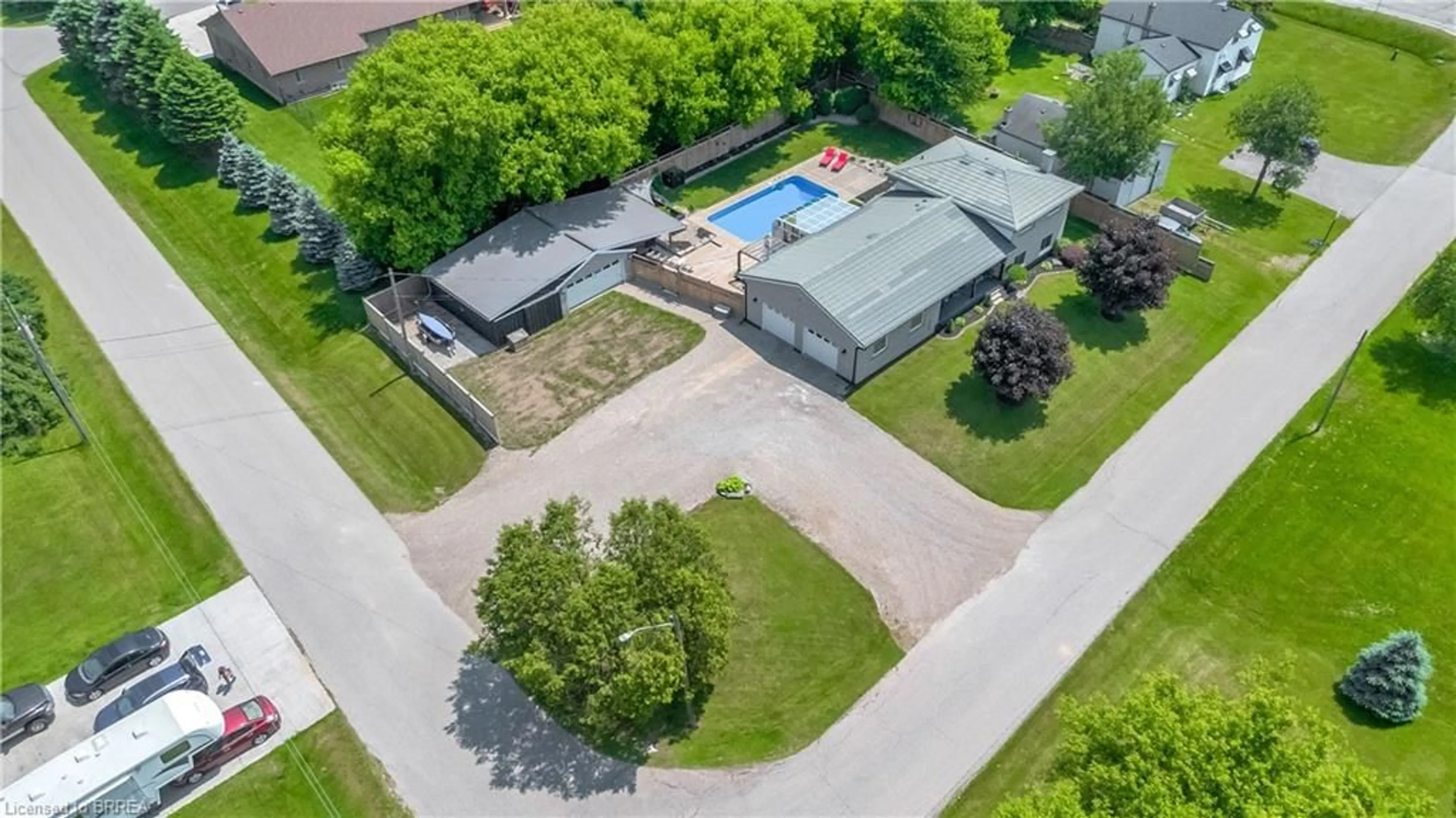A pic from outside/outdoor area/front of a property/back of a property/a pic from drone, street for 3 Saint Catharine St, Burford Ontario N0E 1A0