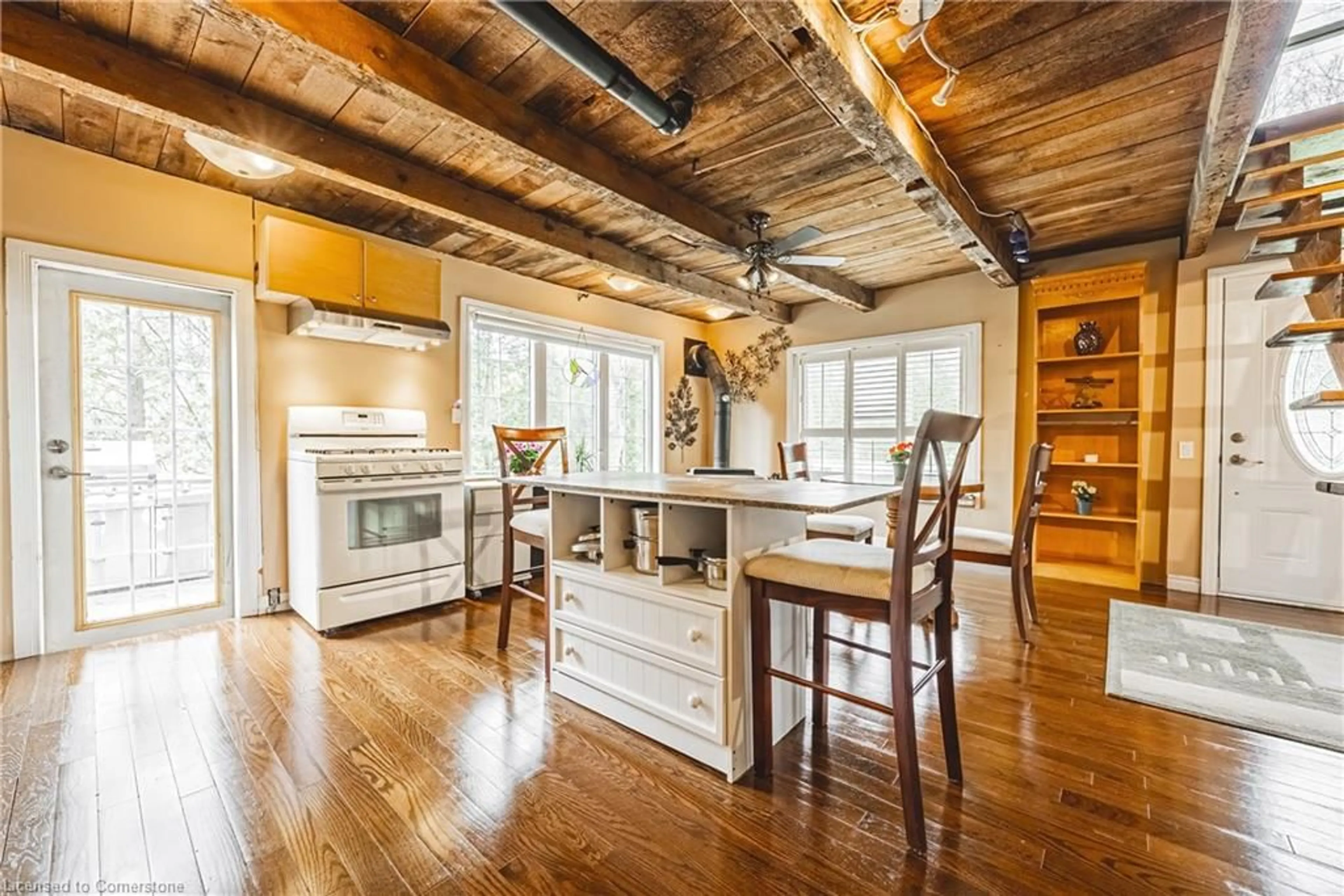 Rustic kitchen, wood/laminate floor for 1680 Old Brock St, Vittoria Ontario N0E 1W0