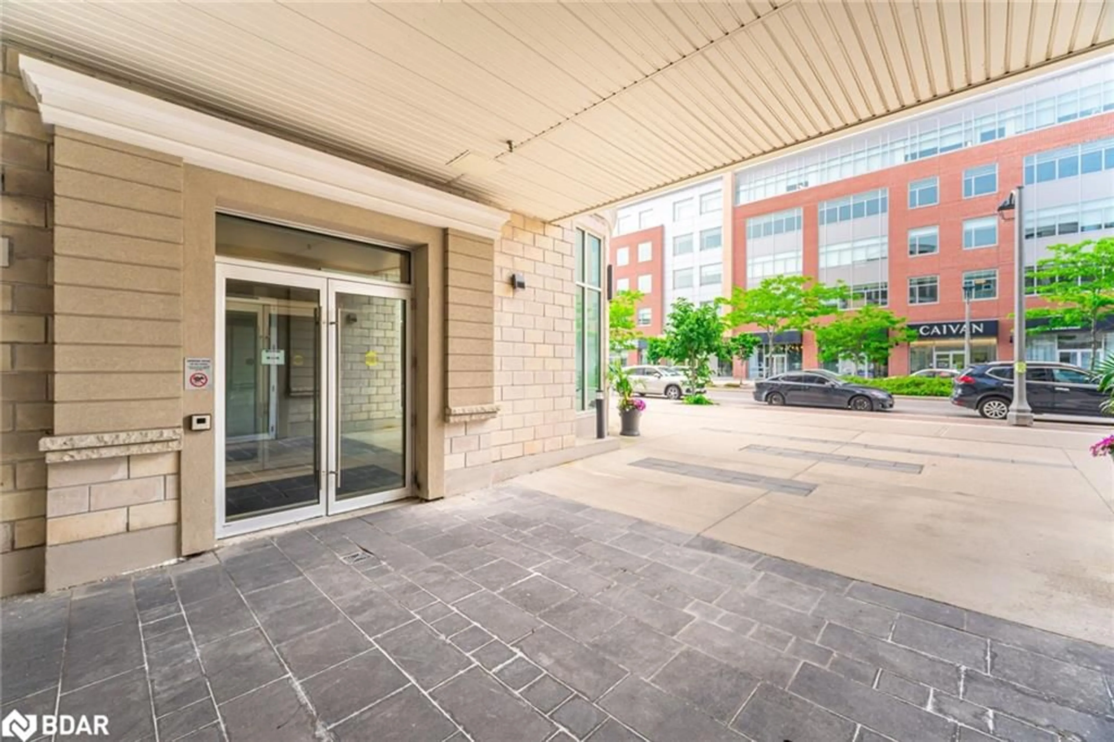 Indoor foyer for 216 Oak Park Blvd #325, Oakville Ontario L6H 7S8