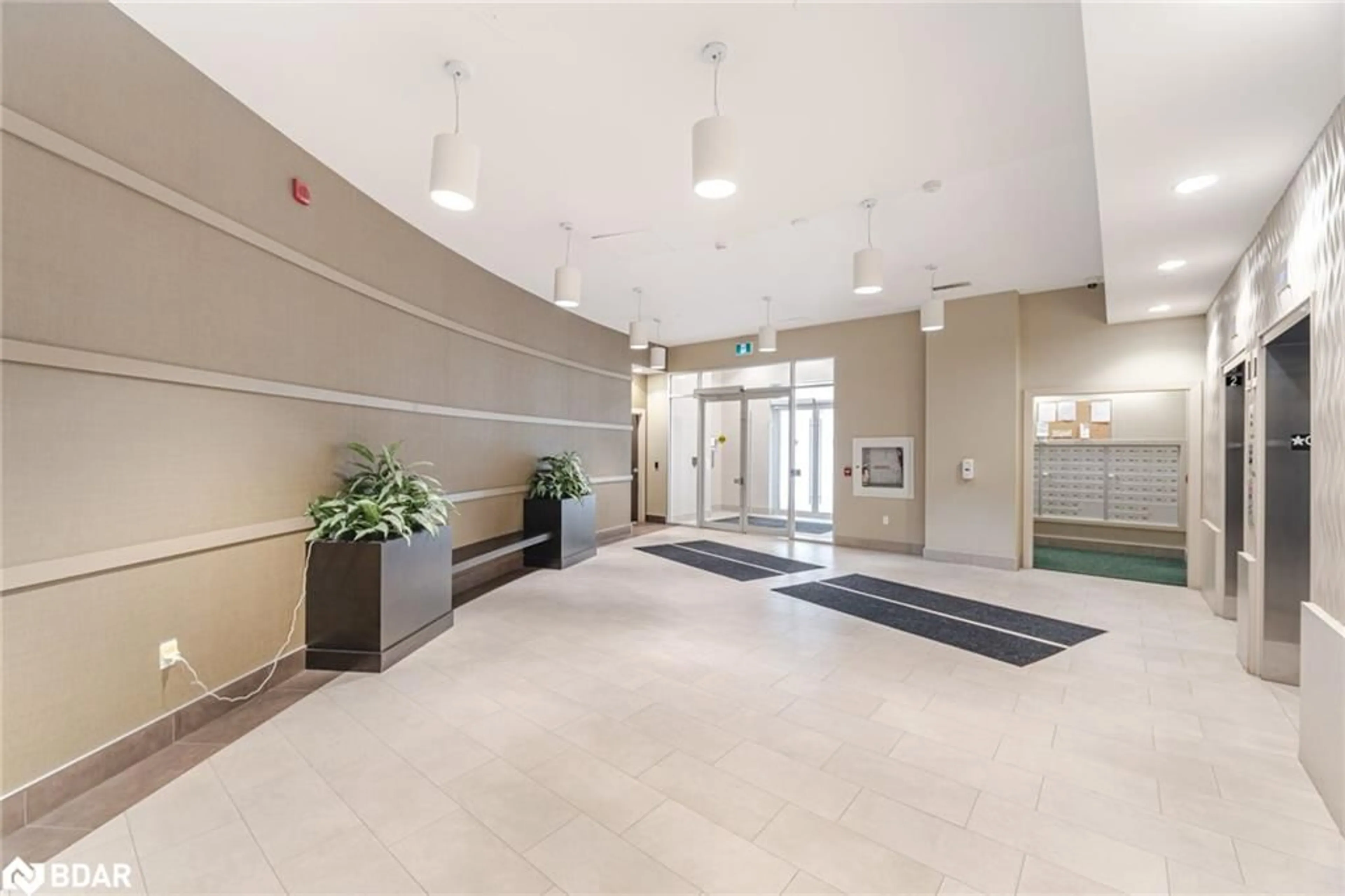 Indoor foyer for 216 Oak Park Blvd #325, Oakville Ontario L6H 7S8