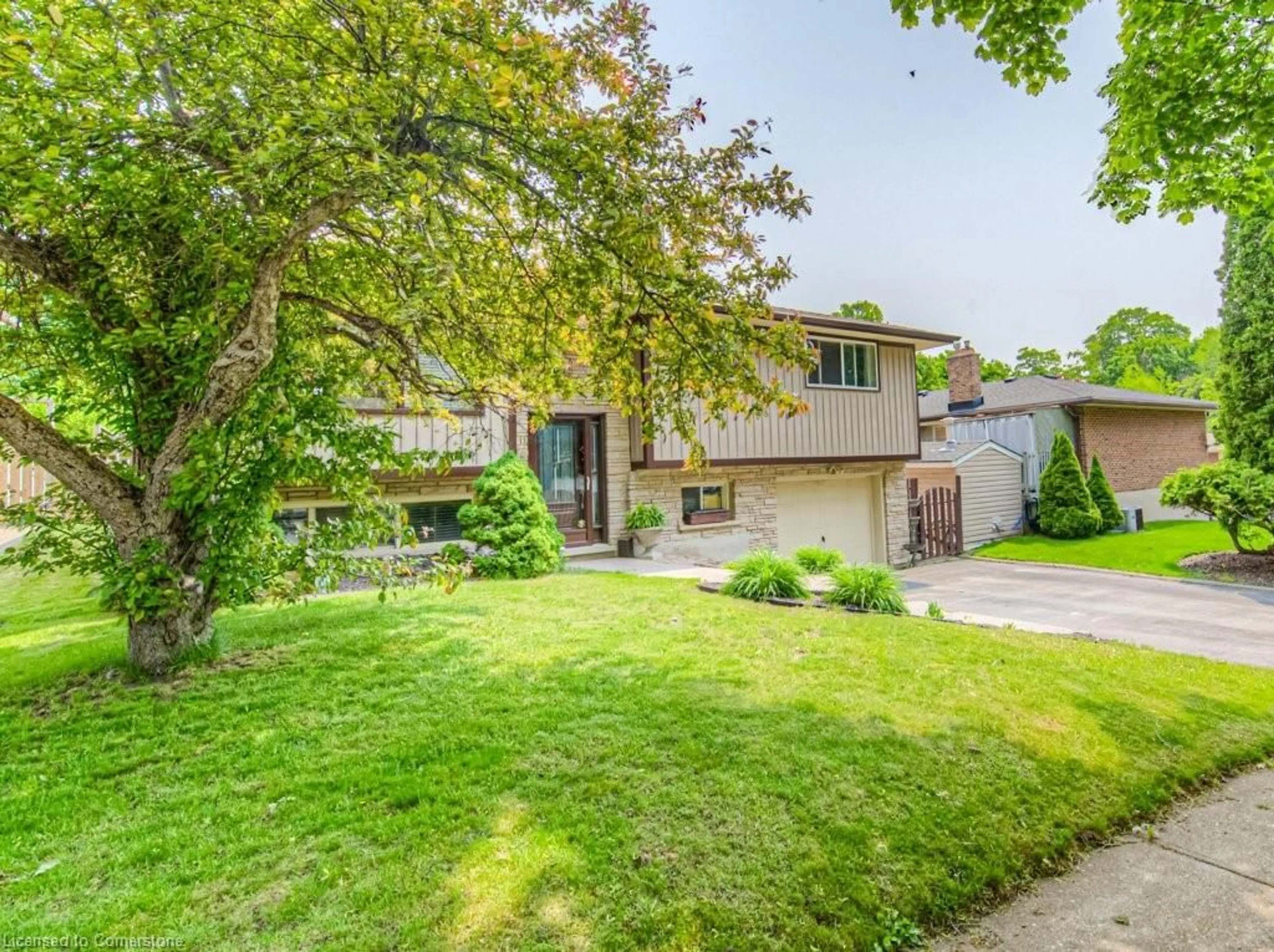 A pic from outside/outdoor area/front of a property/back of a property/a pic from drone, street for 11 Coach Hill Dr, Kitchener Ontario N2E 1N7