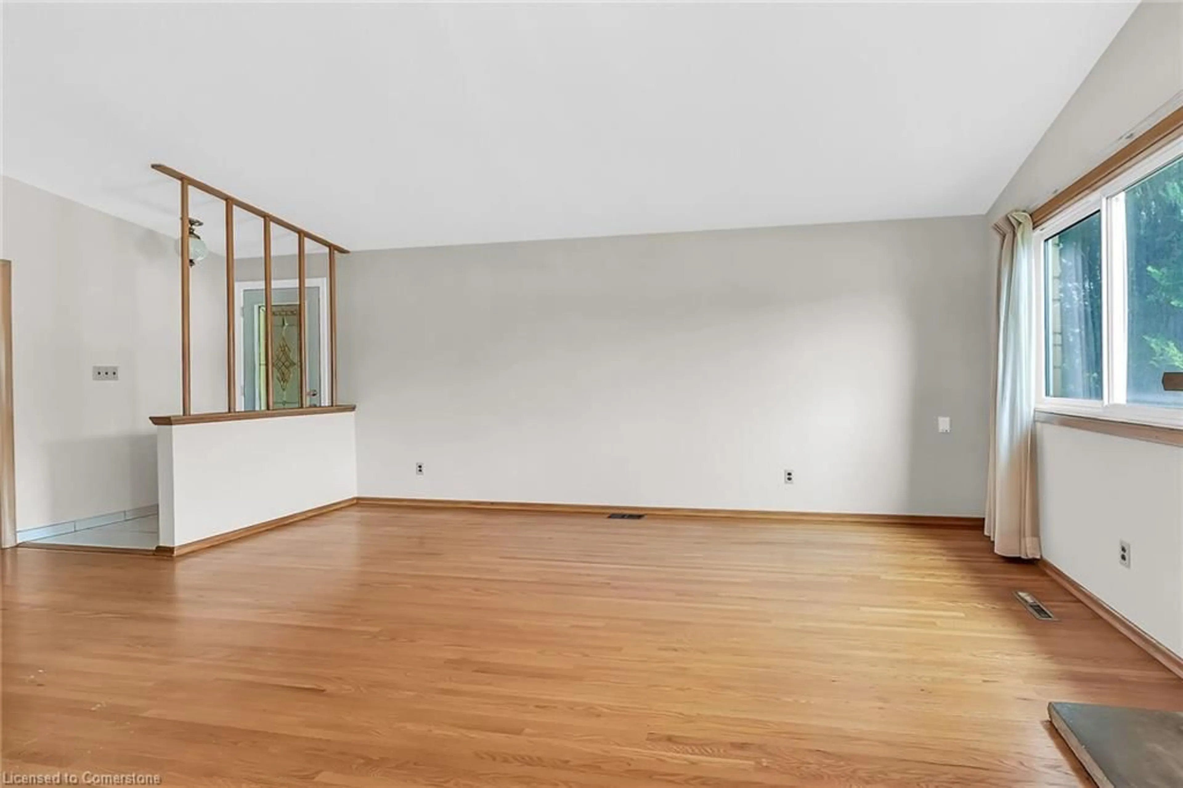 A pic of a room for 27 San Fernando Dr, Hamilton Ontario L9C 2C1