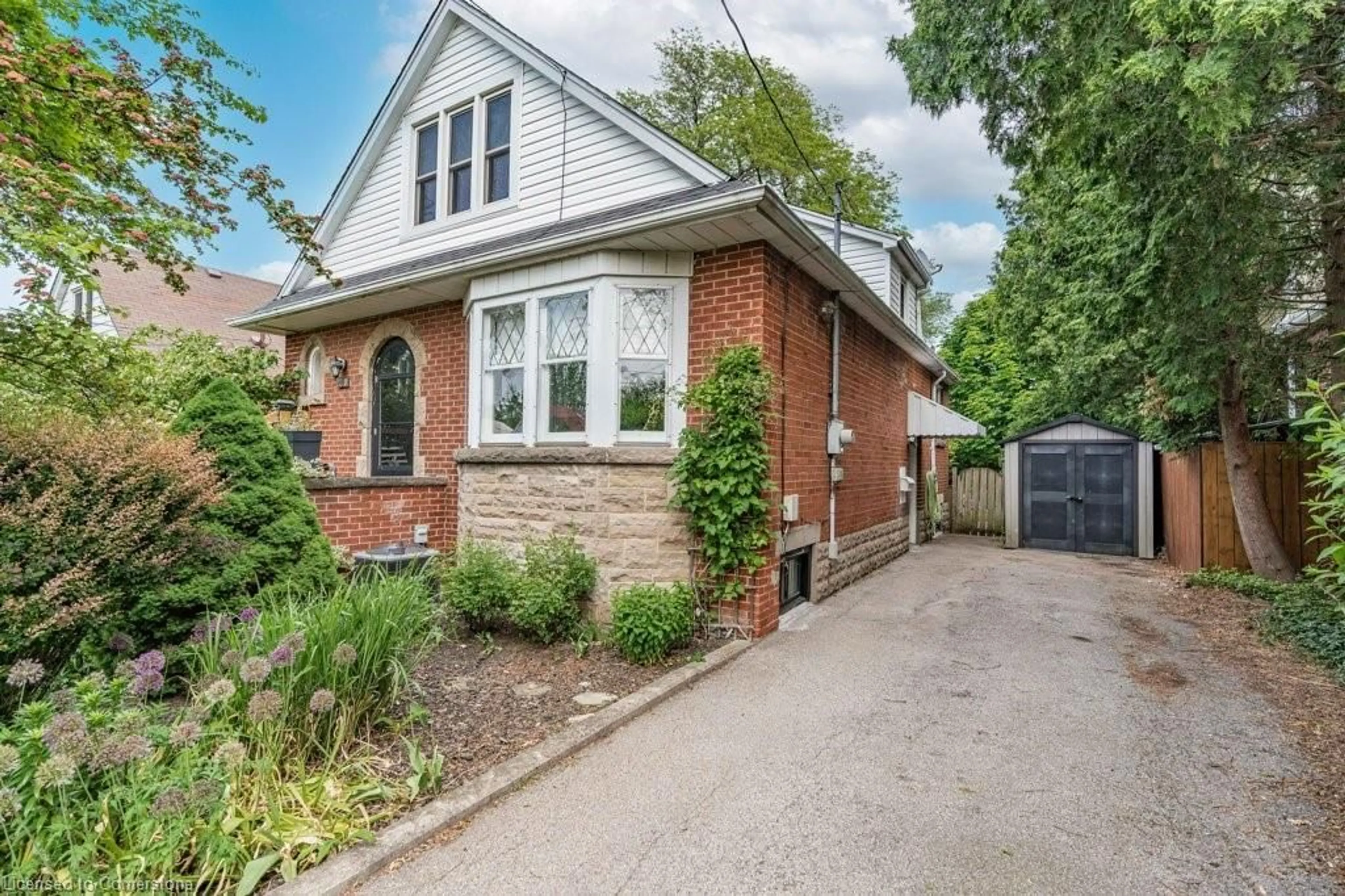 Home with brick exterior material, street for 289 East 18th St, Hamilton Ontario L9A 4P5