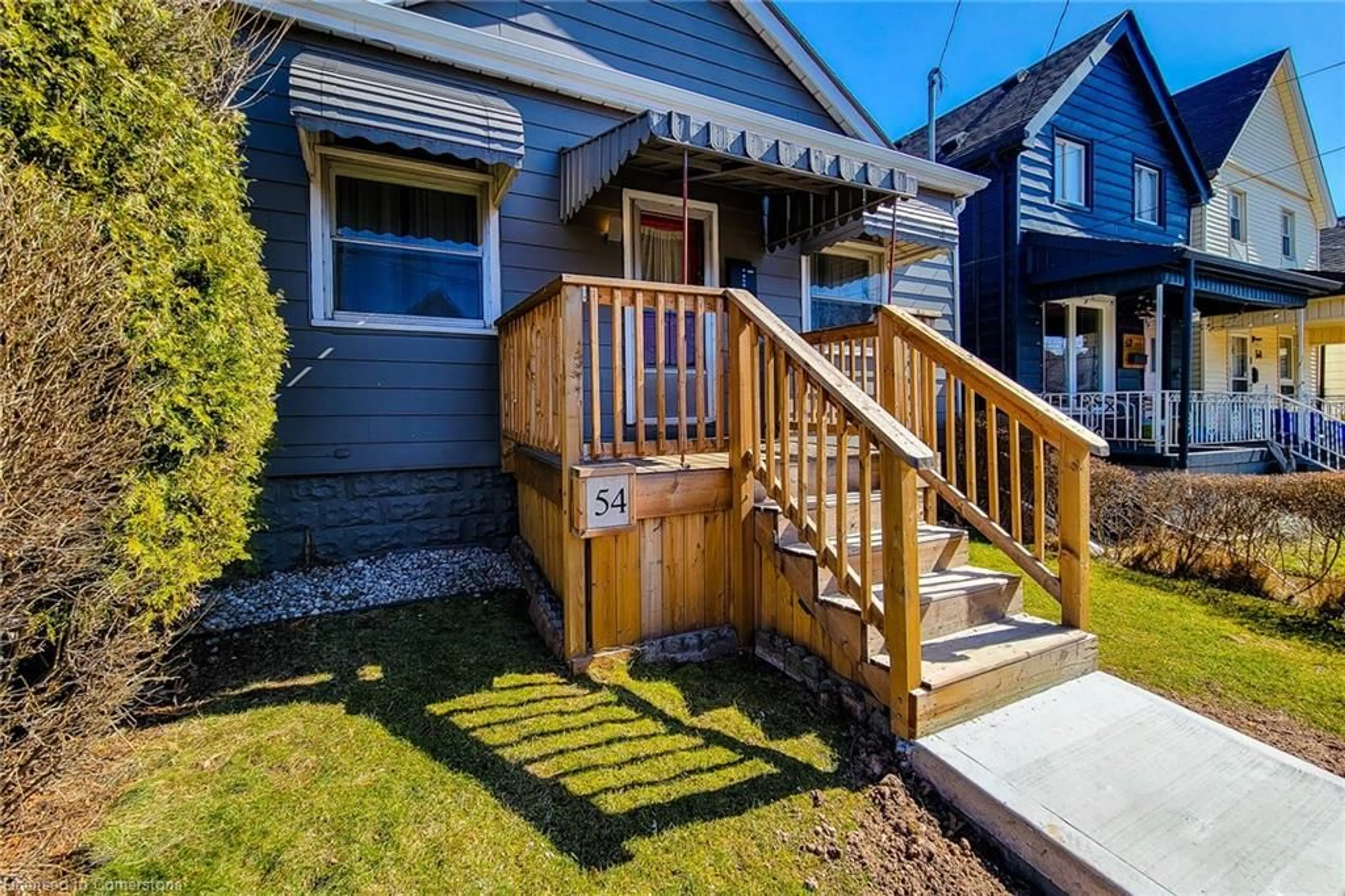 Patio, street for 54 Fairview Ave, Hamilton Ontario L8L 7B6