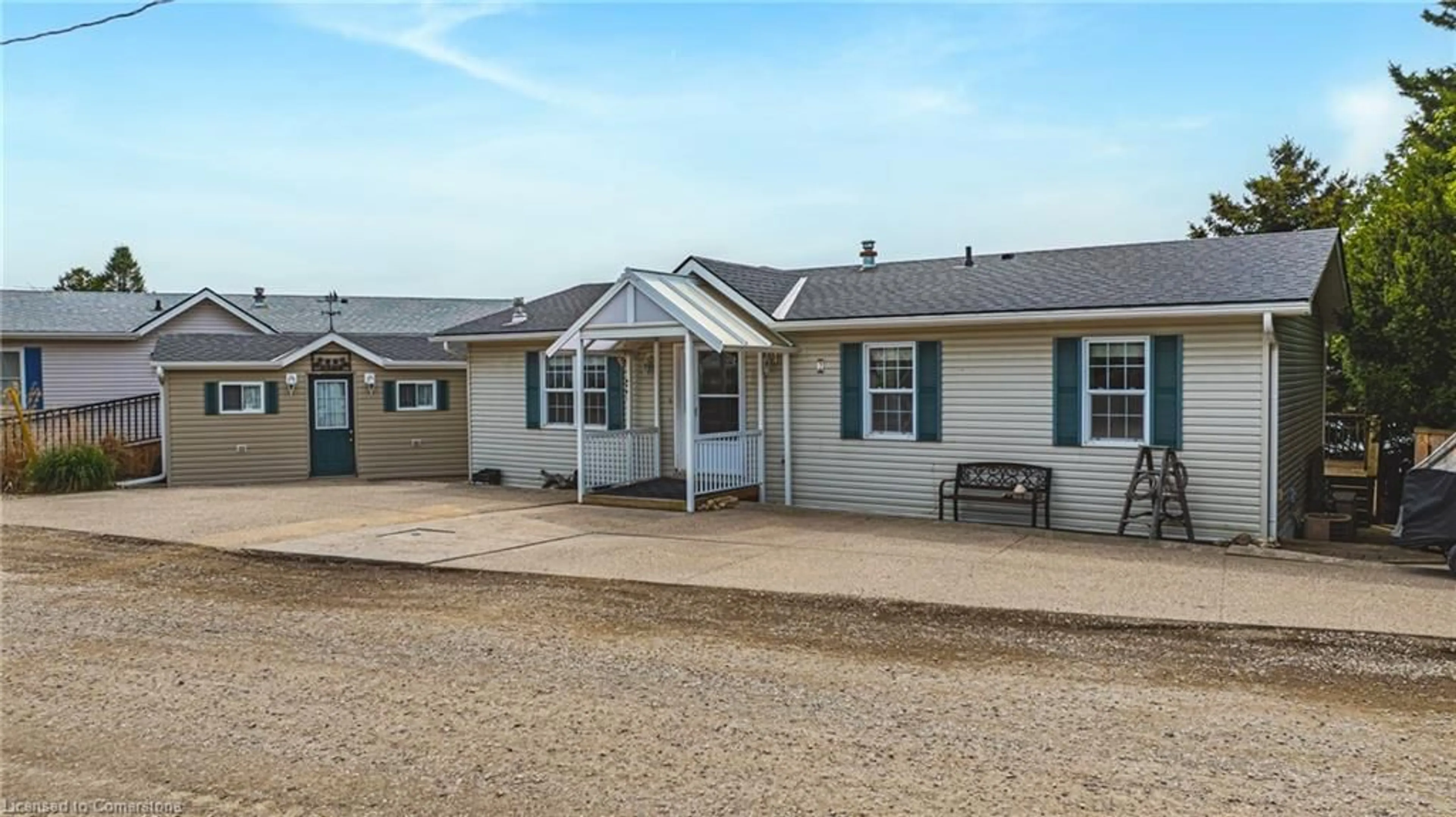 Home with vinyl exterior material, street for 2 Hemlock Crescent Pvt, Puslinch Ontario N0B 2K0