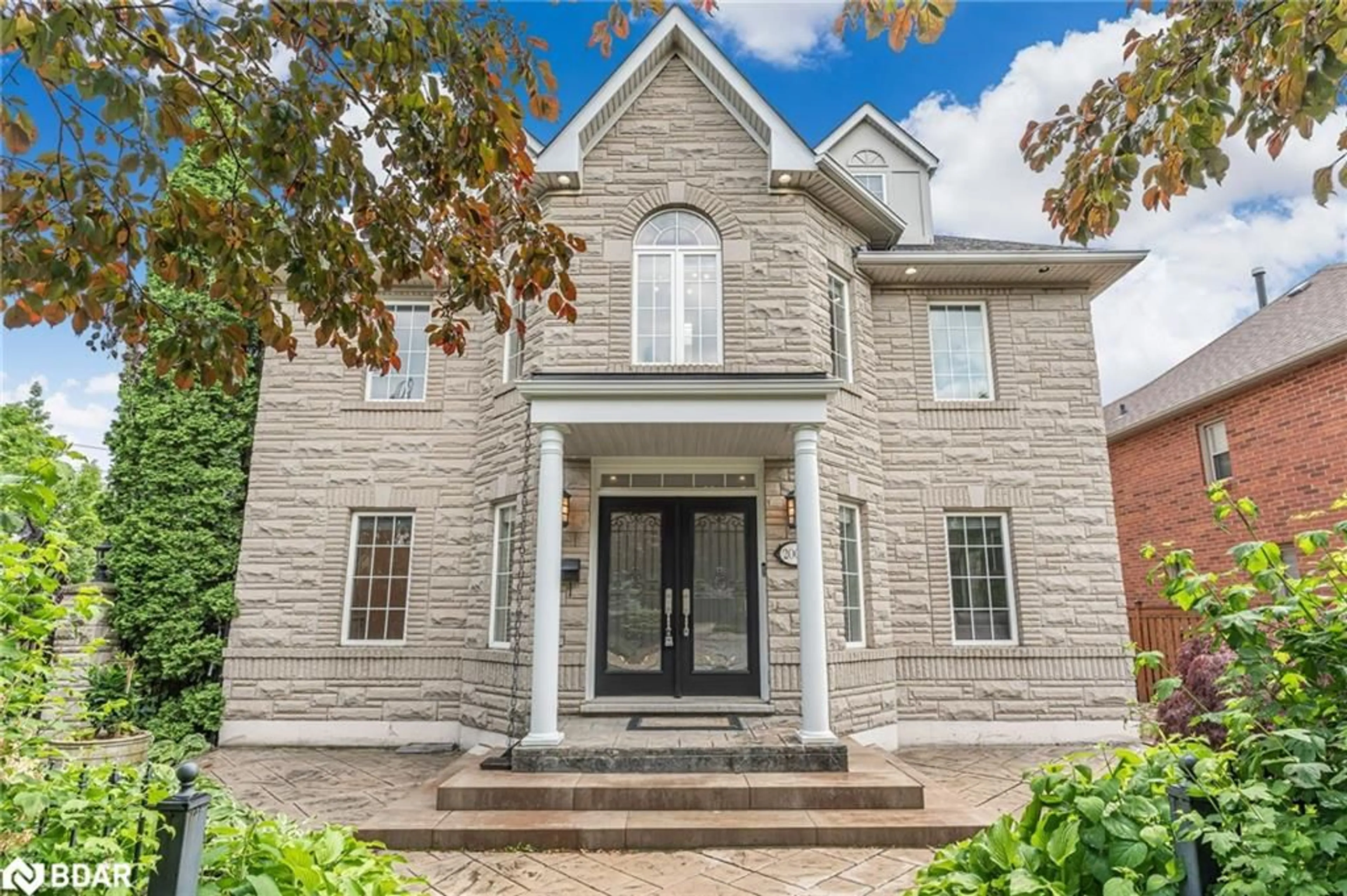 Home with brick exterior material, street for 2000 Peak Pl, Oakville Ontario L6H 5T2
