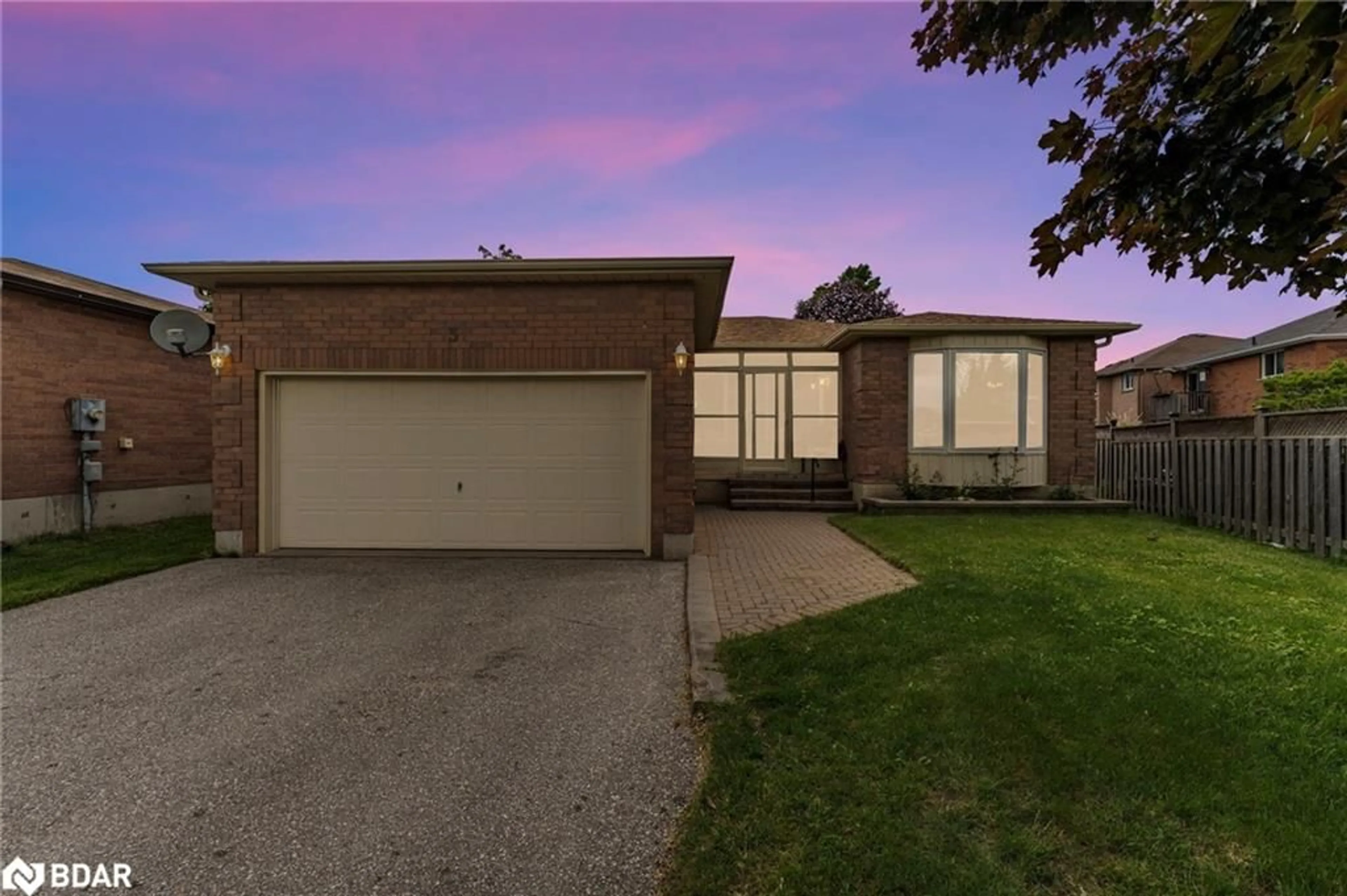 A pic from outside/outdoor area/front of a property/back of a property/a pic from drone, street for 3 Wiseman Crt, Barrie Ontario L4N 7E3