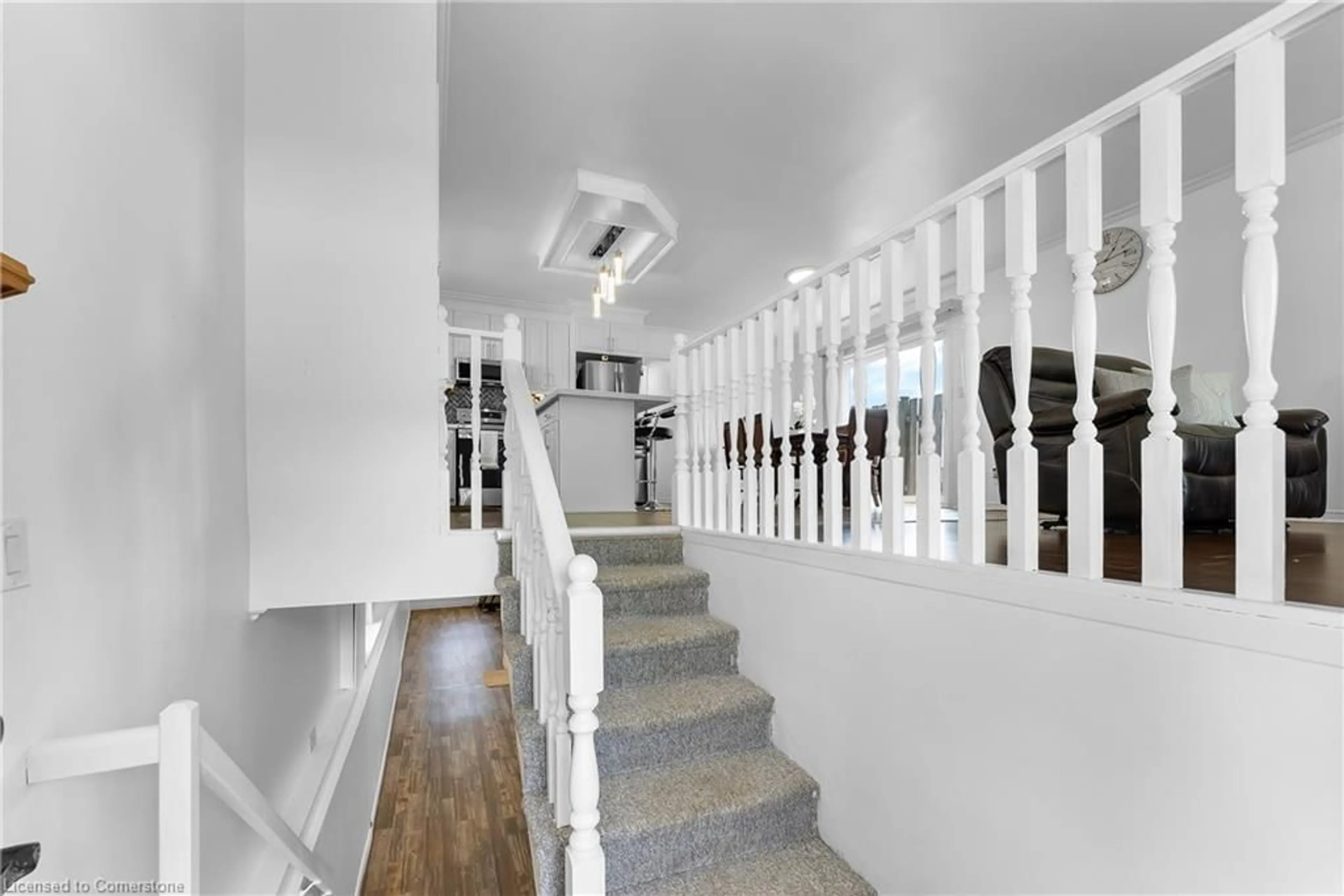 Indoor foyer for 53 Afton Ave, Welland Ontario L3B 1V7