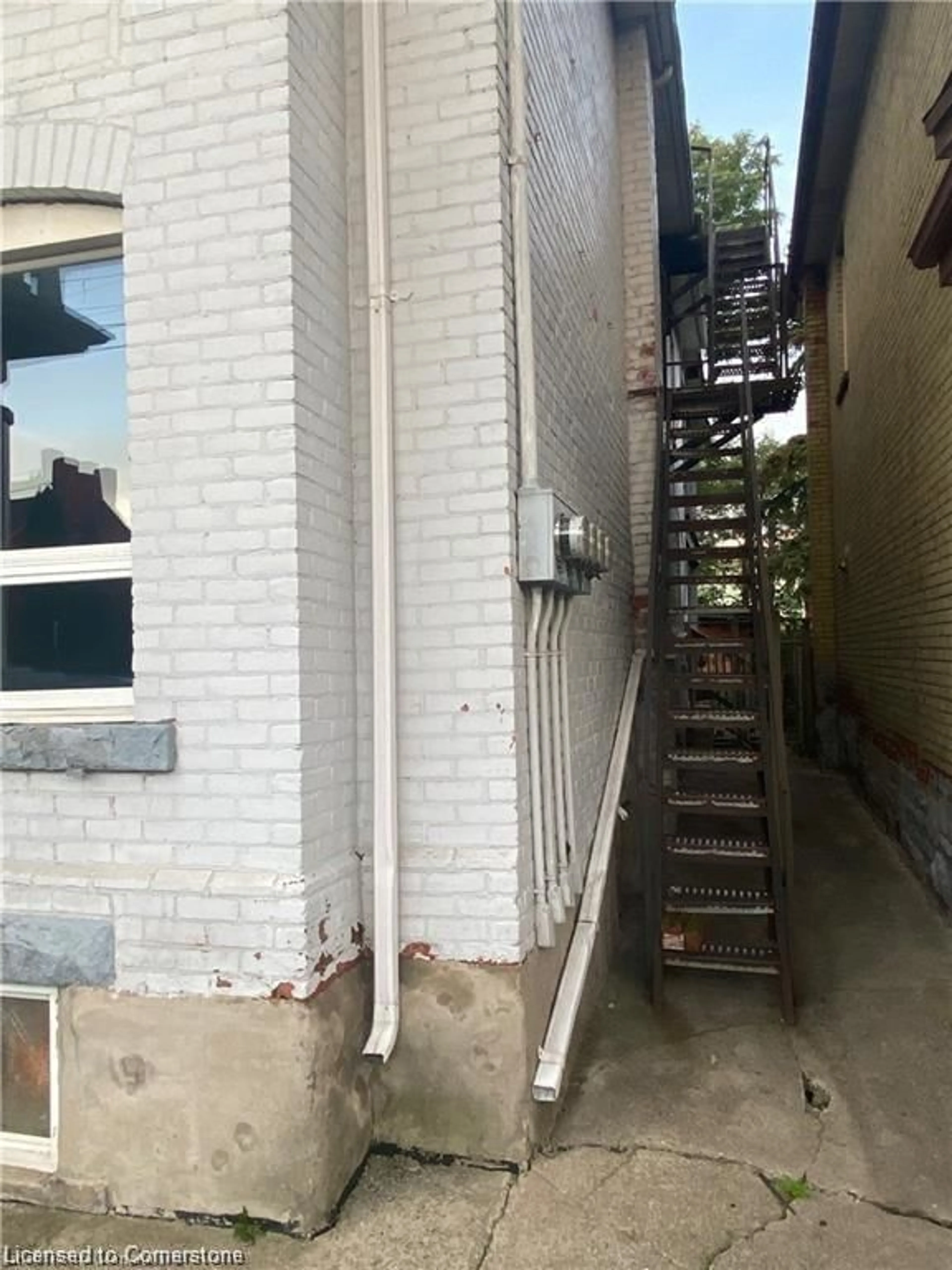 Stairs for 60 William St, Hamilton Ontario L8L 5T7