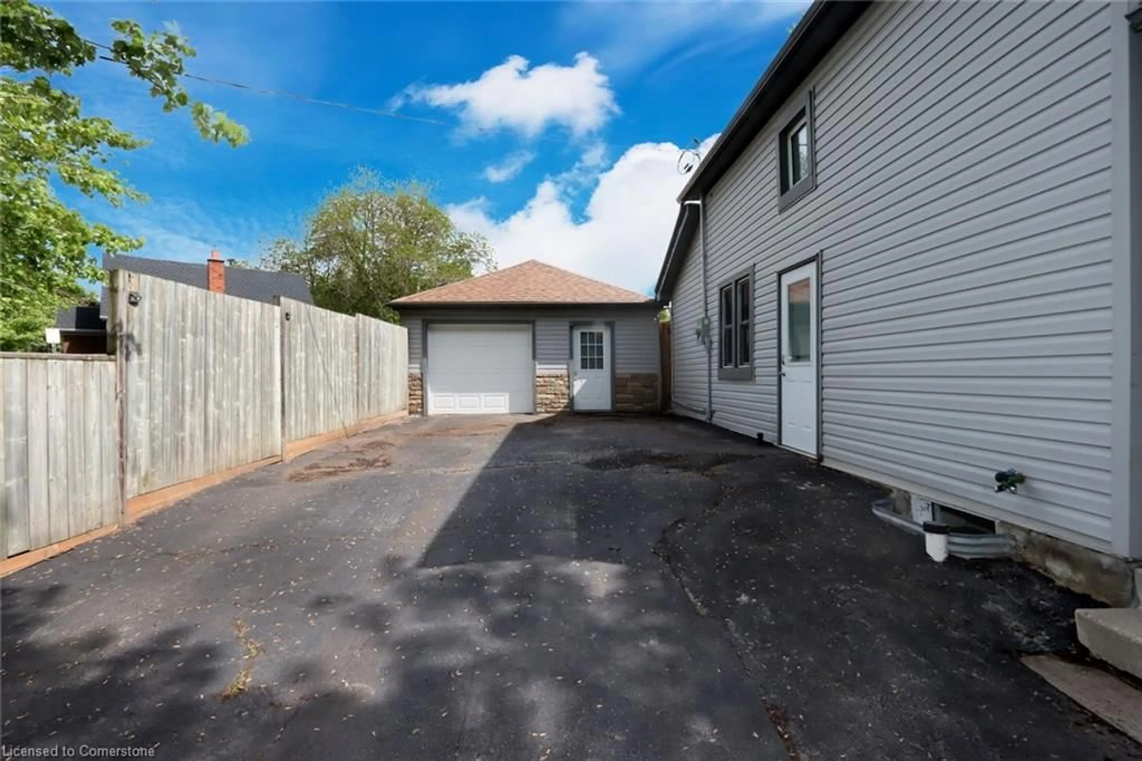 A pic from outside/outdoor area/front of a property/back of a property/a pic from drone, street for 121 Brock St, Kitchener Ontario N2M 1X2