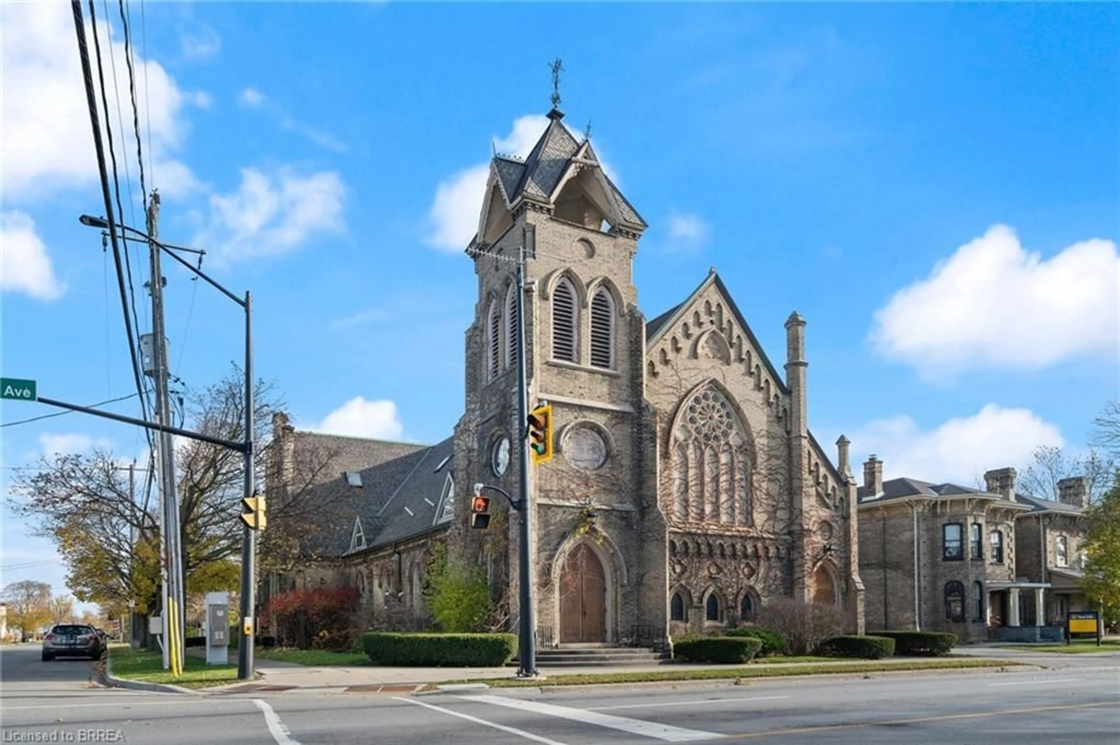 Blurry image for 21 Richmond St #206, Brantford Ontario N3T 3X9