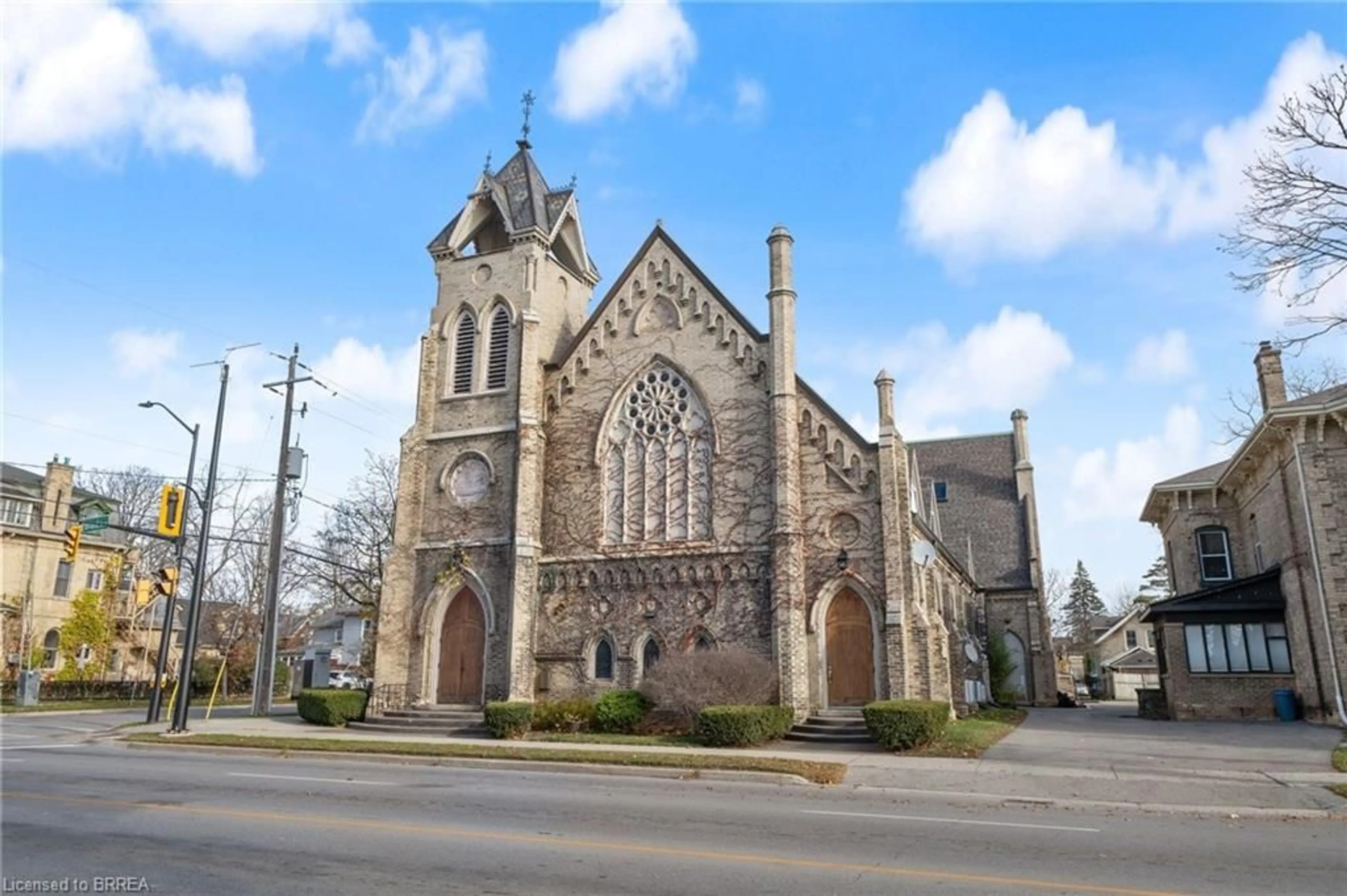 Blurry image for 21 Richmond St #206, Brantford Ontario N3T 3X9