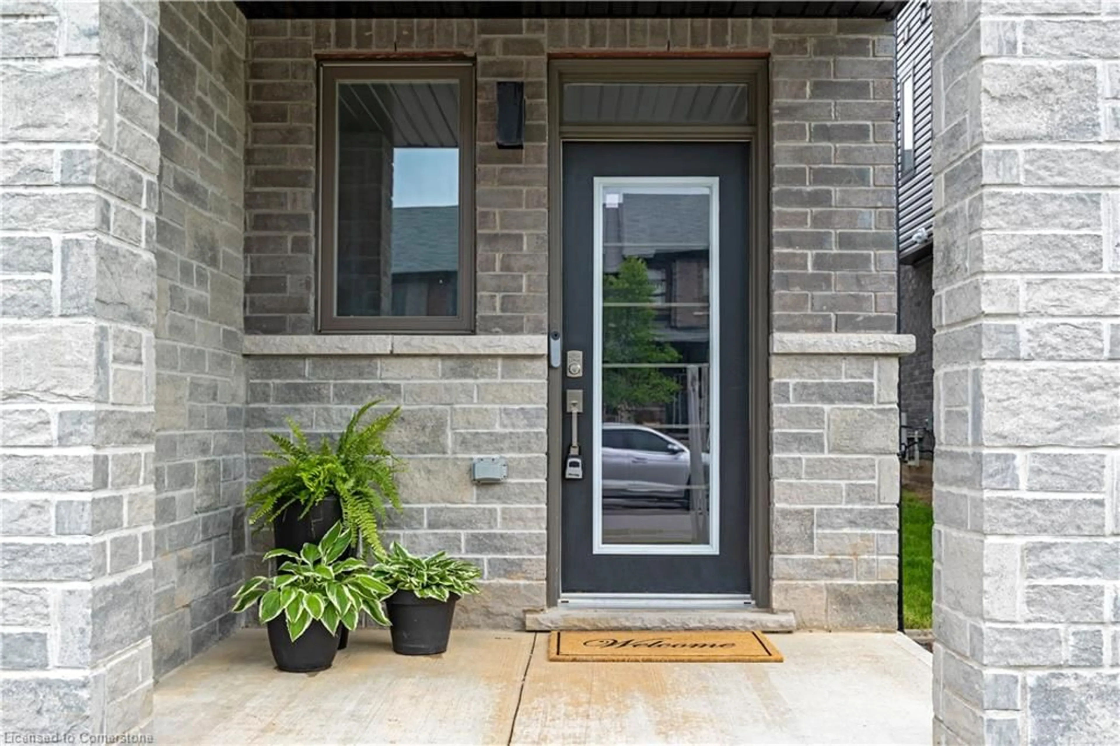 Indoor entryway for 4878 Connor Dr, Beamsville Ontario L3J 0T4