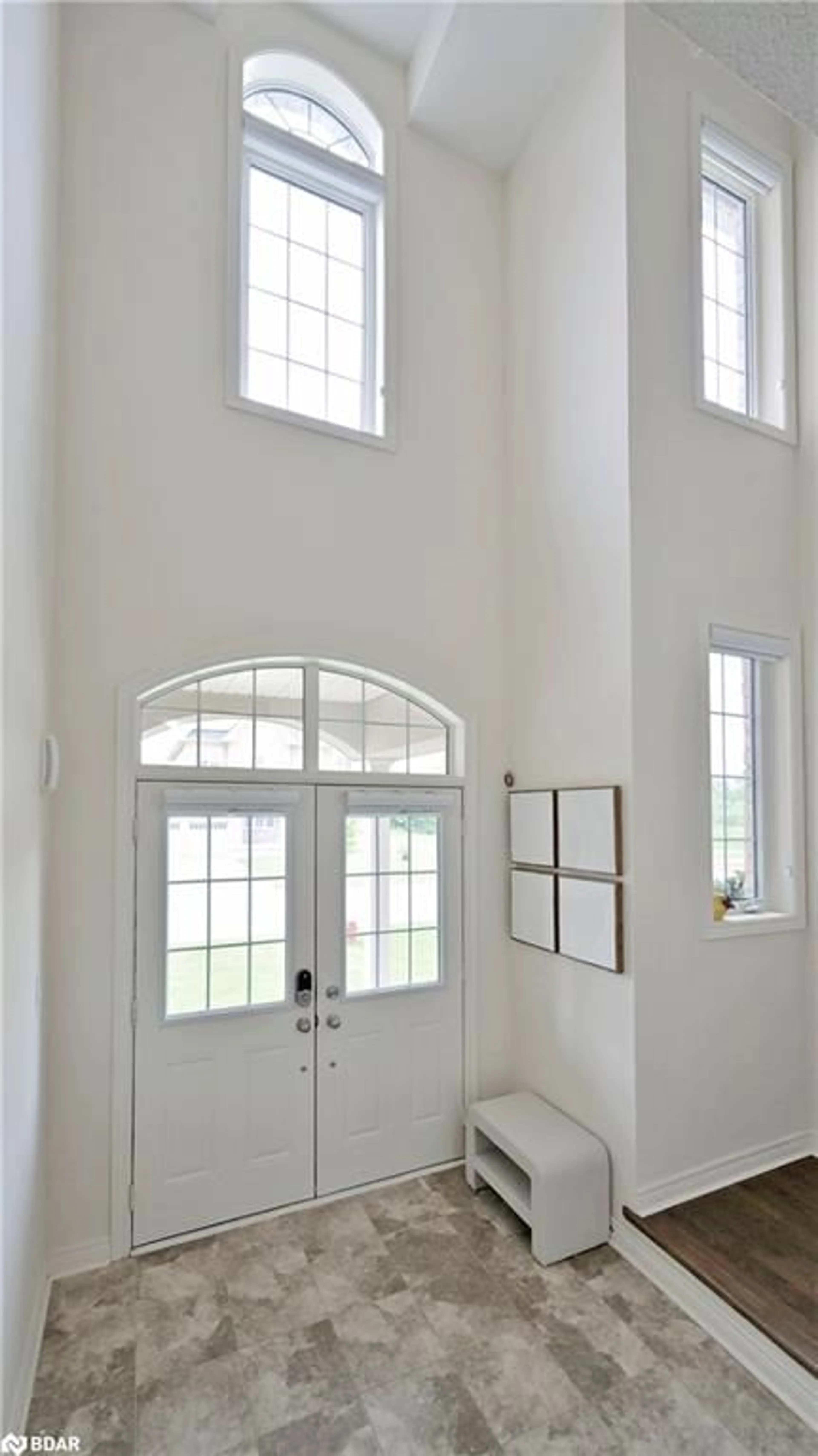 Indoor entryway for 219 Inverness Way, Bradford West Gwillimbury Ontario L3Z 0X5