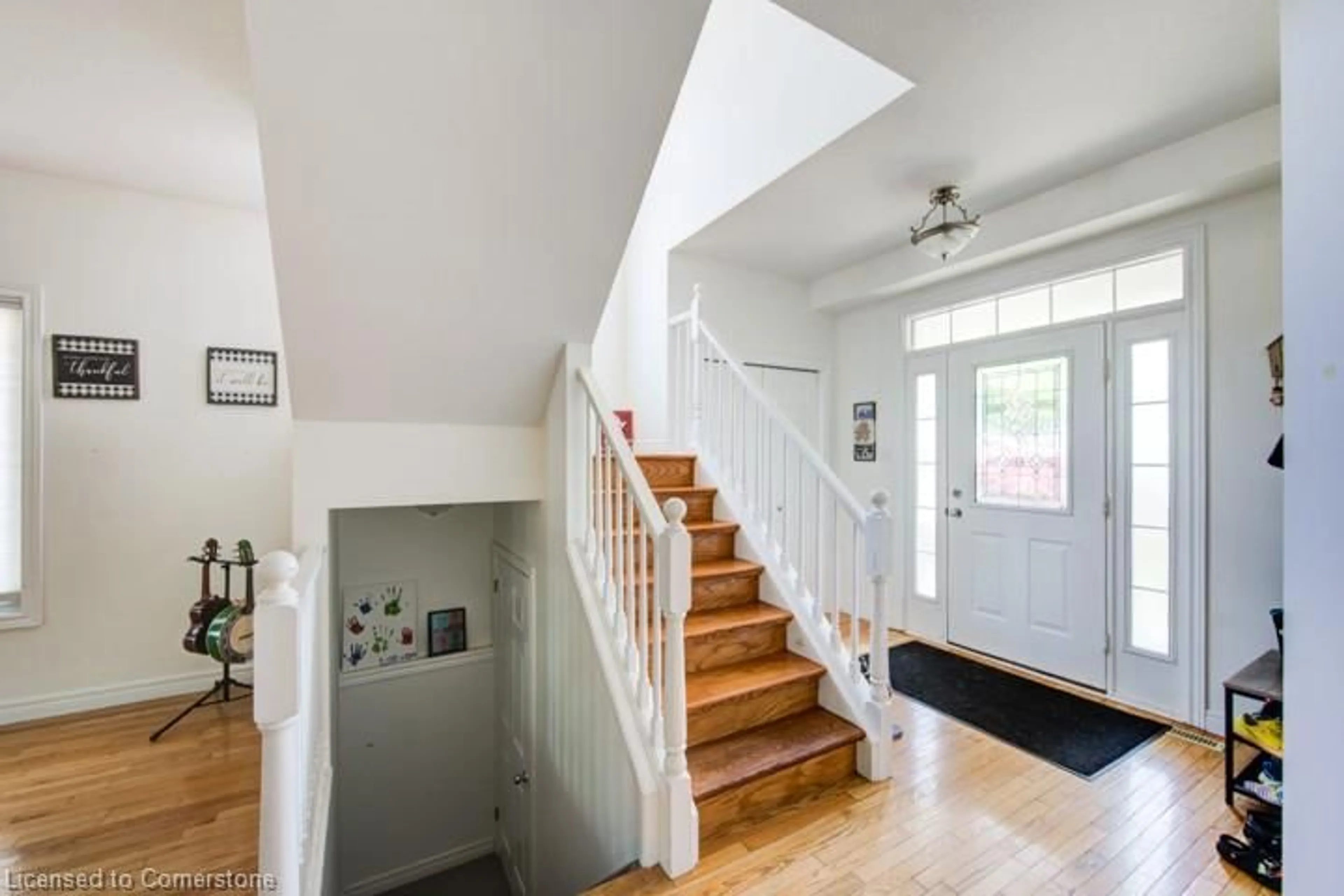 Indoor entryway for 979 Queensborough Crt, London Ontario N6G 5K1