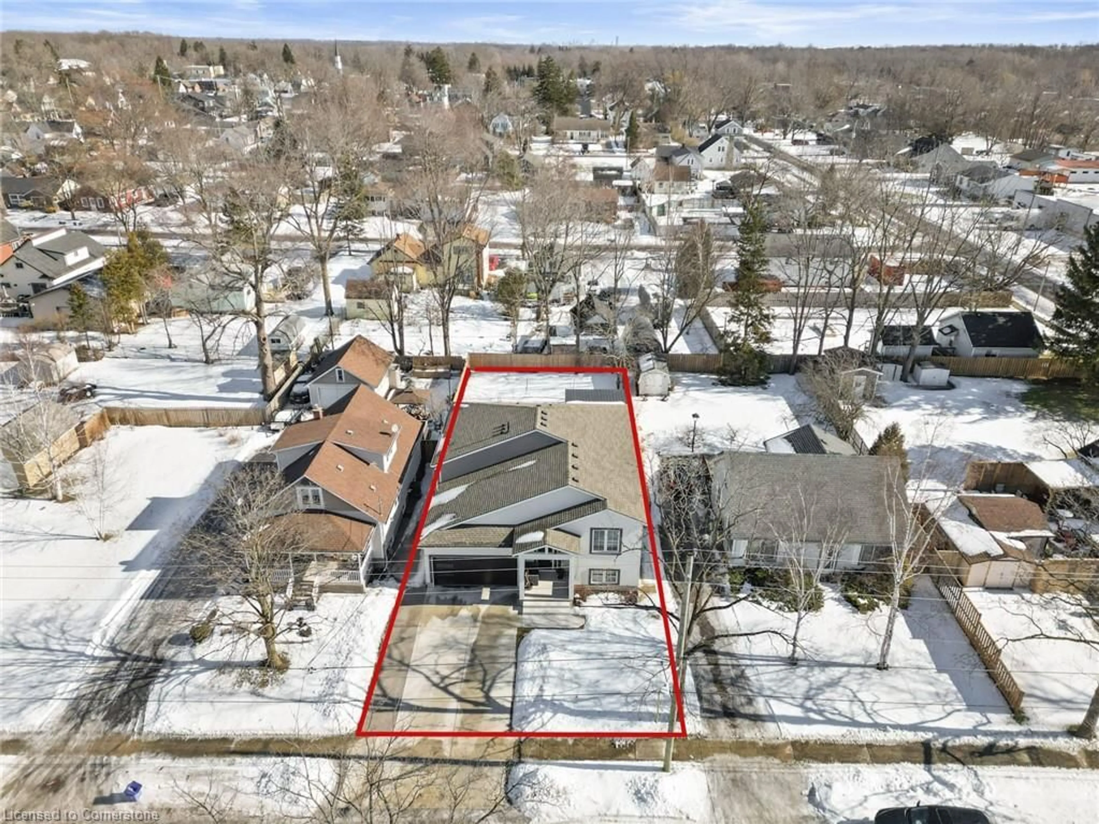 A pic from outside/outdoor area/front of a property/back of a property/a pic from drone, street for 324 Thornwood Ave, Ridgeway Ontario L0S 1N0