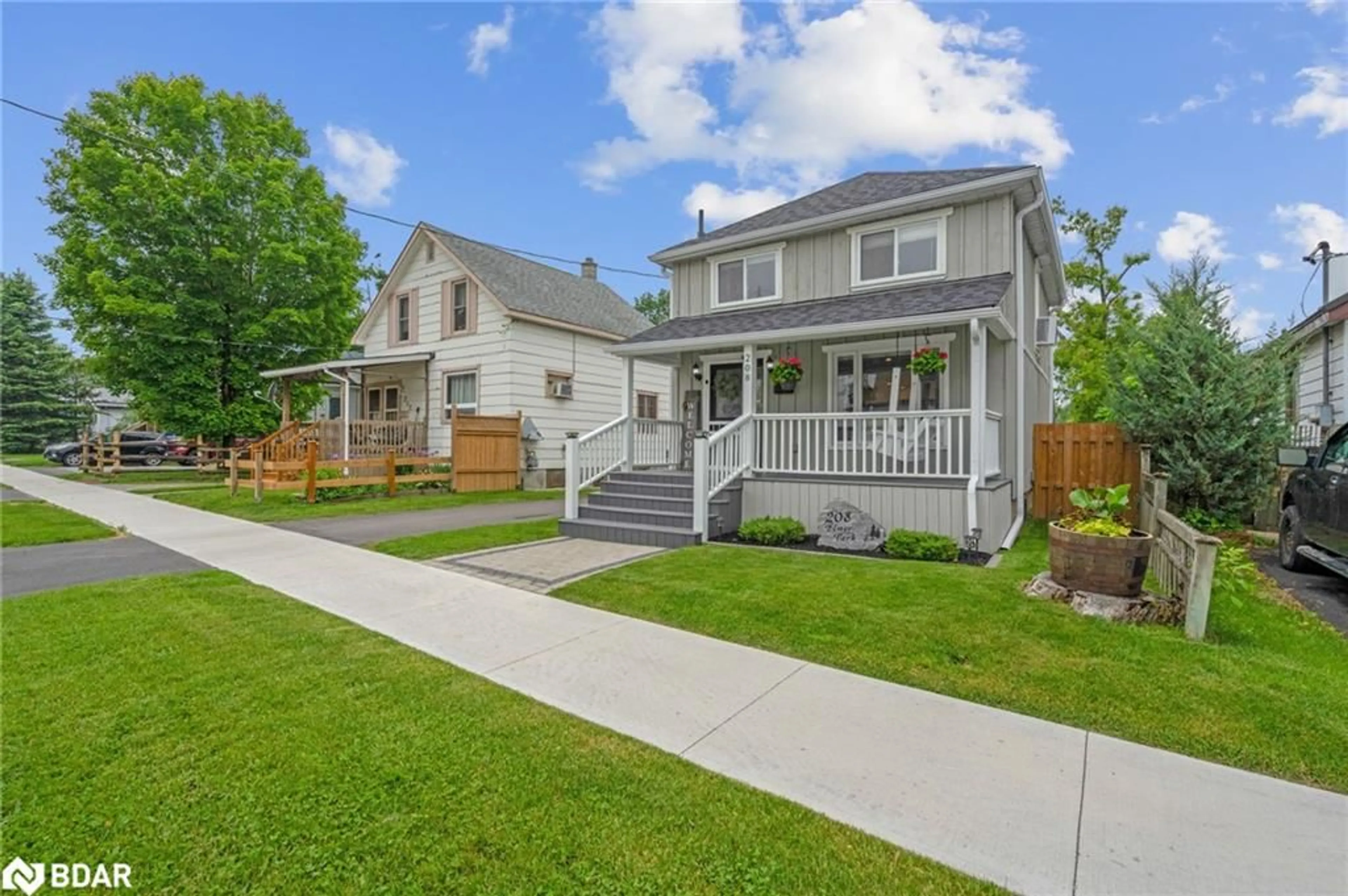 Home with vinyl exterior material, street for 208 Elmer Pk, Orillia Ontario L3V 2T1