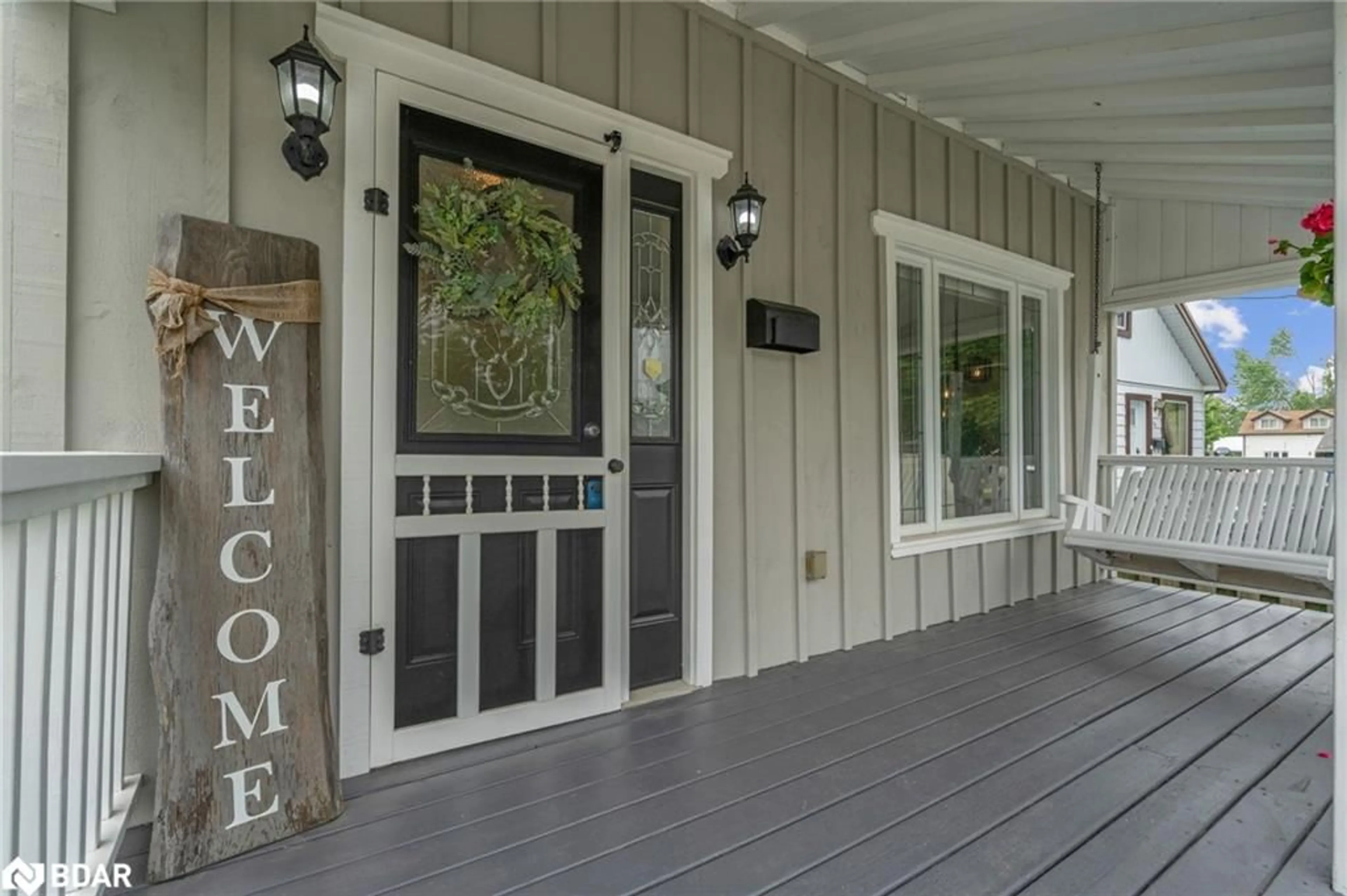 Indoor entryway for 208 Elmer Pk, Orillia Ontario L3V 2T1