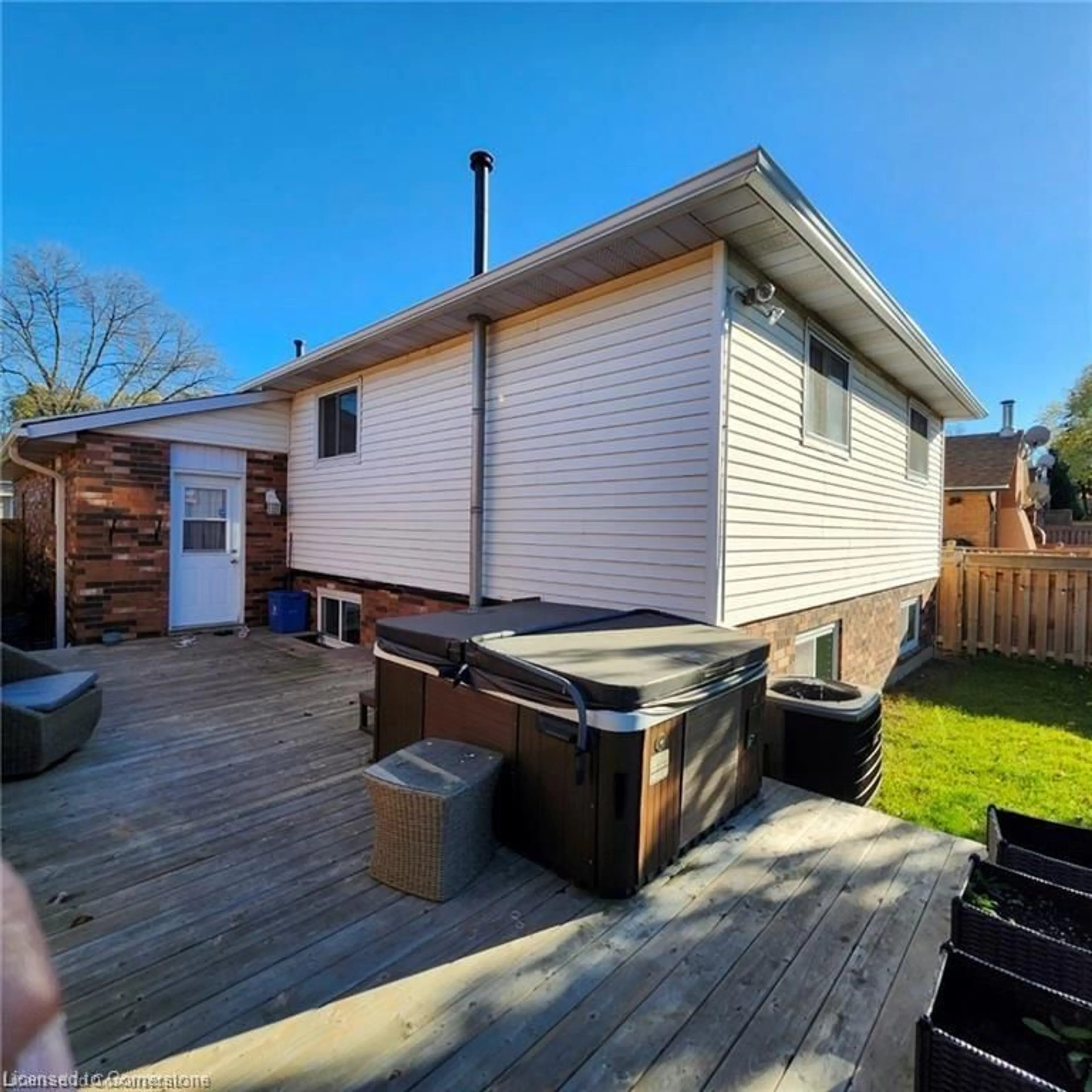 Shed for 18 Rosewell St, Hamilton Ontario L8W 2L1