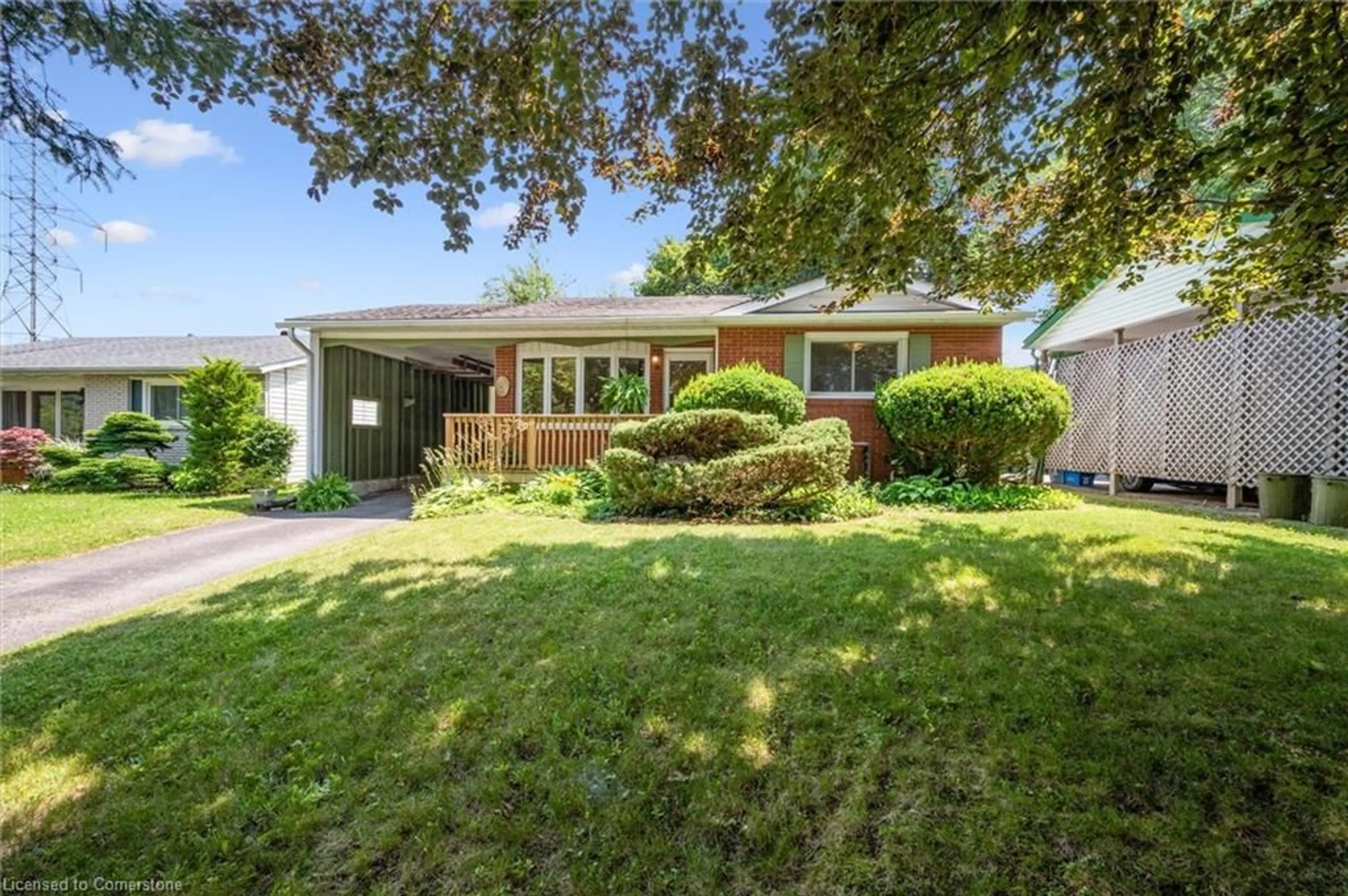 Home with vinyl exterior material, street for 261 Thorncrest Dr, Waterloo Ontario N2L 4L2