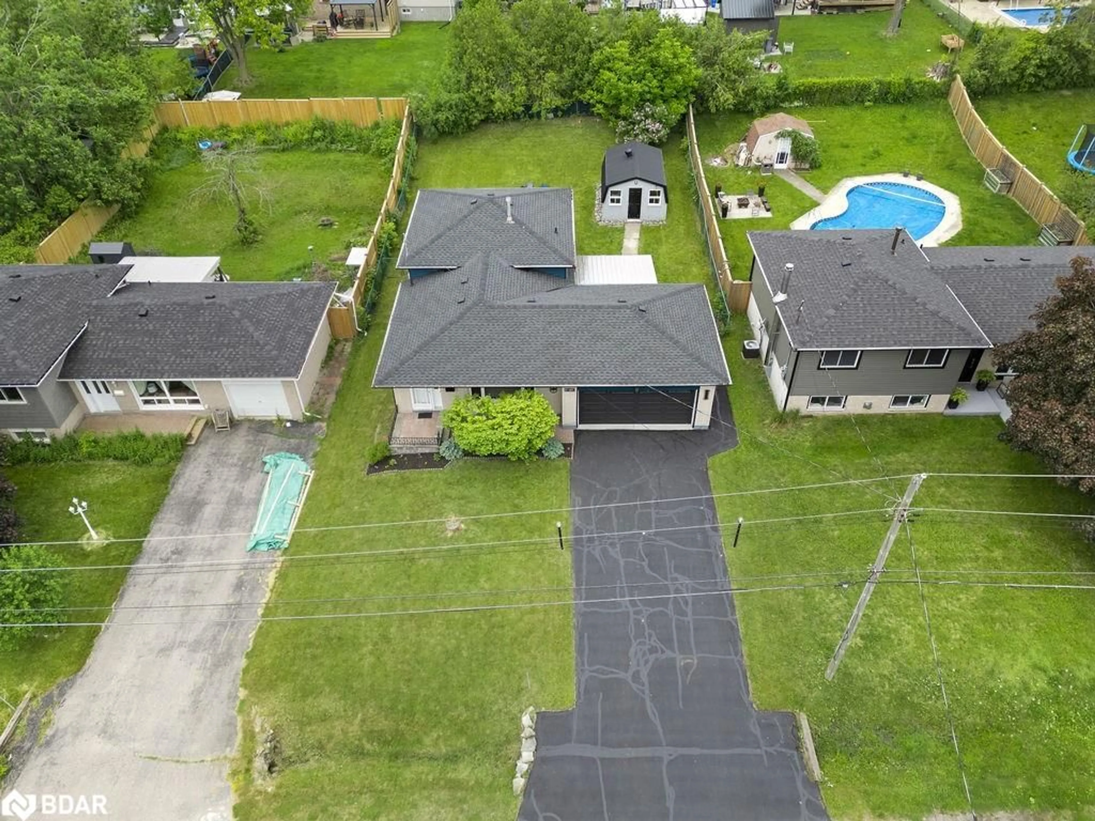 A pic from outside/outdoor area/front of a property/back of a property/a pic from drone, street for 13 Mohawk Dr, Lindsay Ontario K9V 0J1