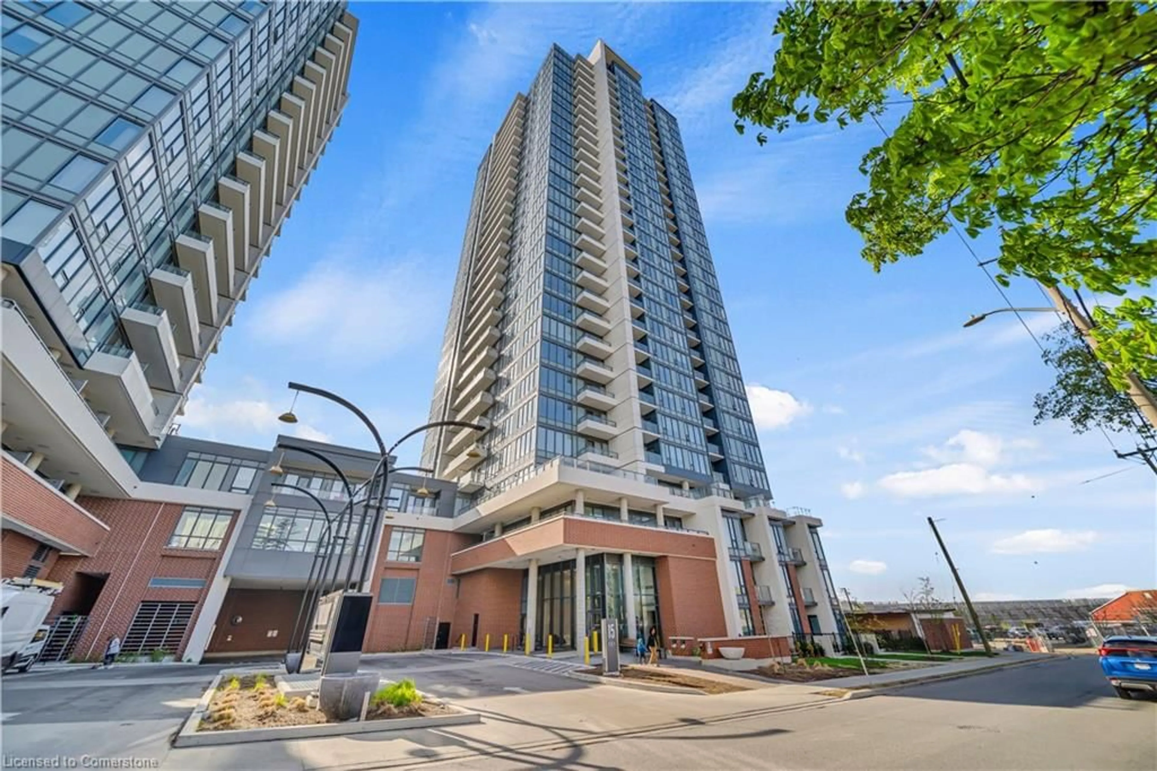 Indoor foyer for 15 Wellington St #2112, Kitchener Ontario N2G 0E4