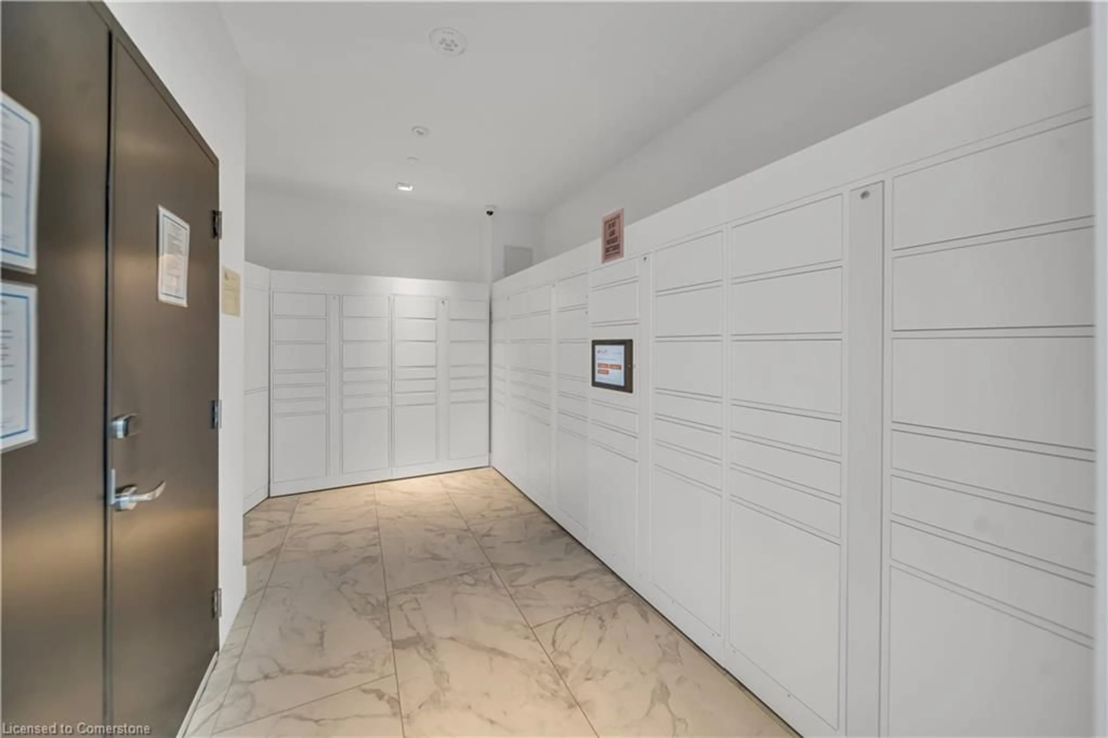 Indoor foyer for 15 Wellington St #2112, Kitchener Ontario N2G 0E4
