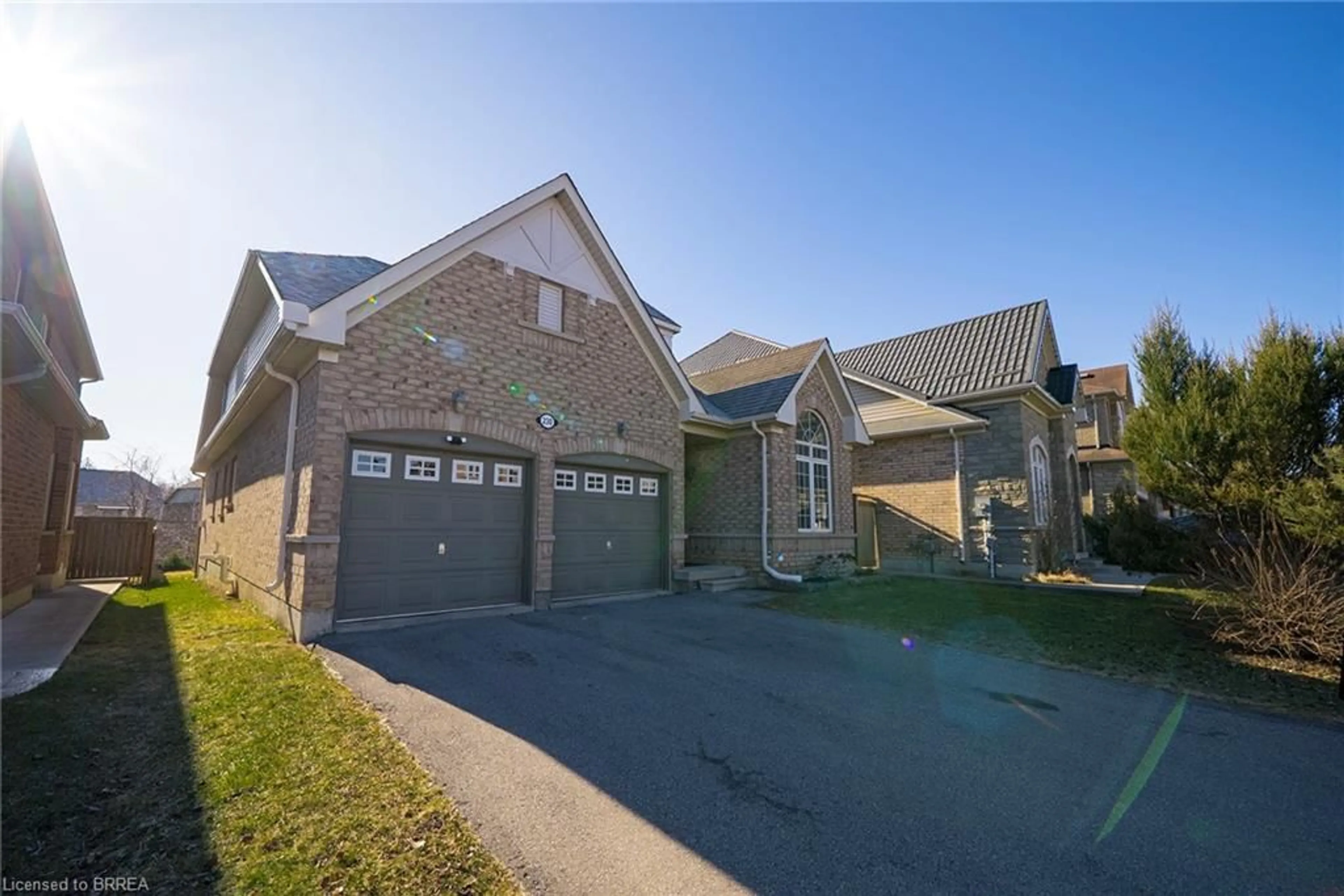 A pic from outside/outdoor area/front of a property/back of a property/a pic from drone, street for 230 Thomas Ave, Brantford Ontario N3S 0E1