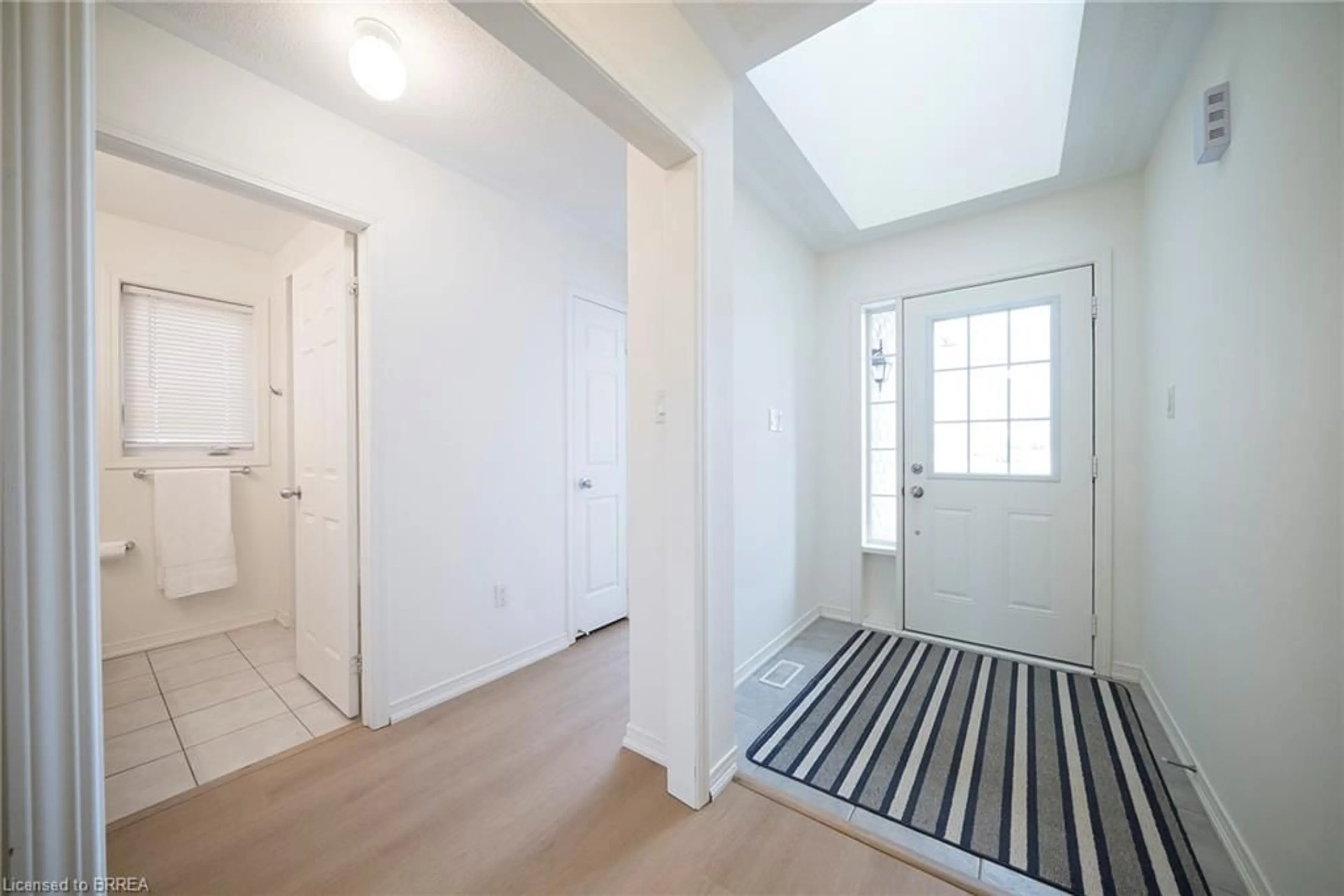 Indoor entryway for 230 Thomas Ave, Brantford Ontario N3S 0E1