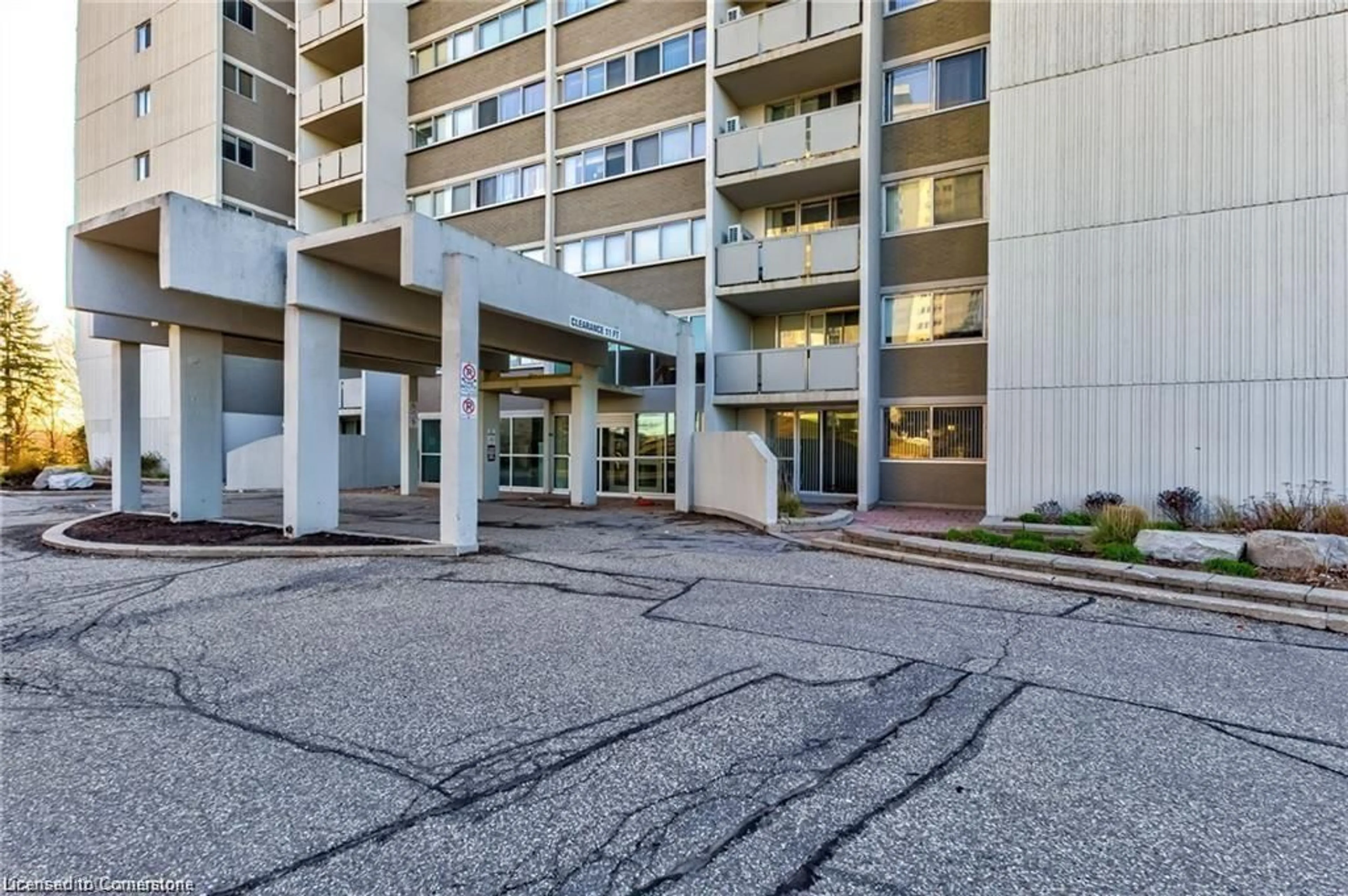 Indoor foyer for 375 King St #1608, Waterloo Ontario N2J 4L6
