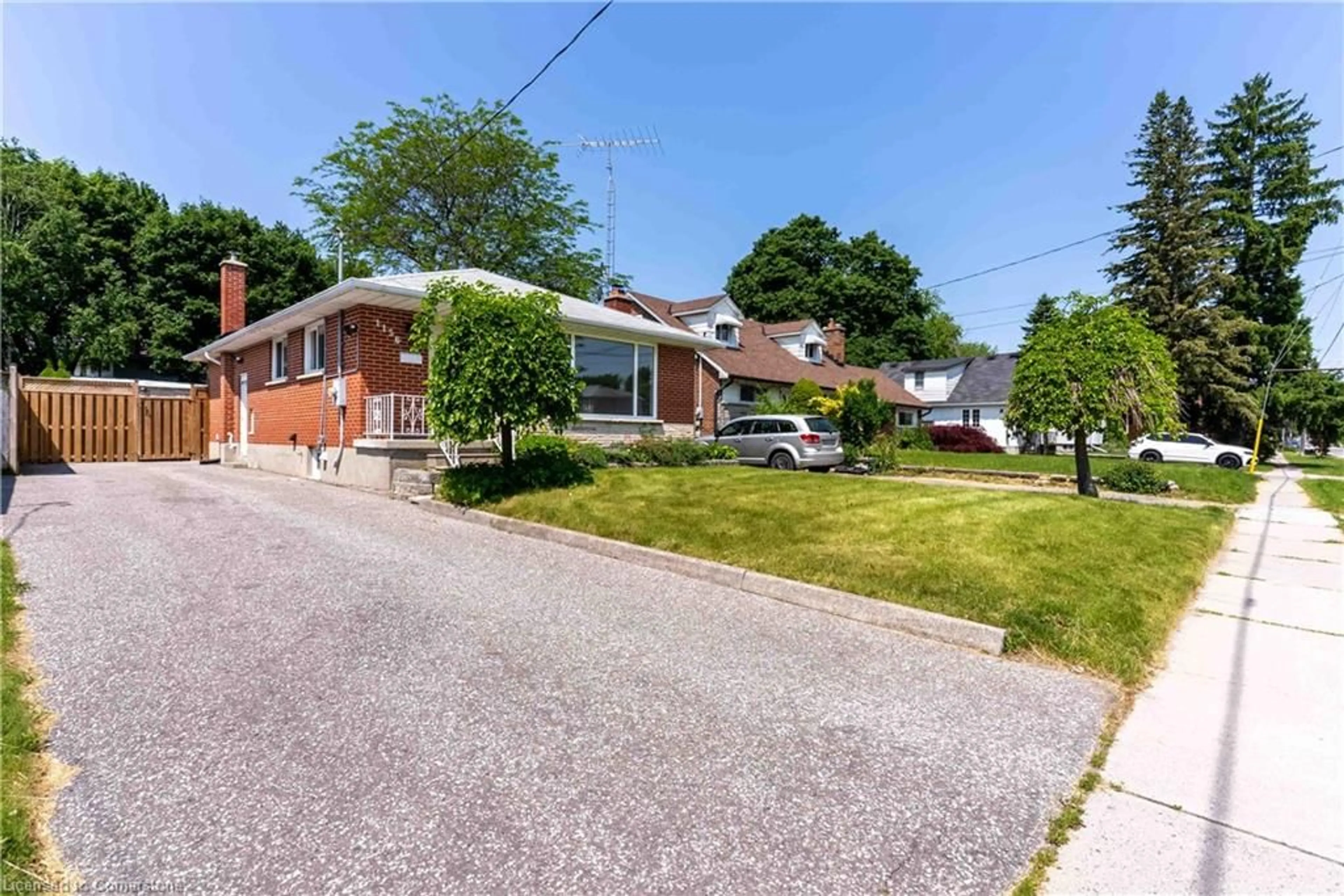 A pic from outside/outdoor area/front of a property/back of a property/a pic from drone, street for 1156 Somerville St, Oshawa Ontario L1G 4K5