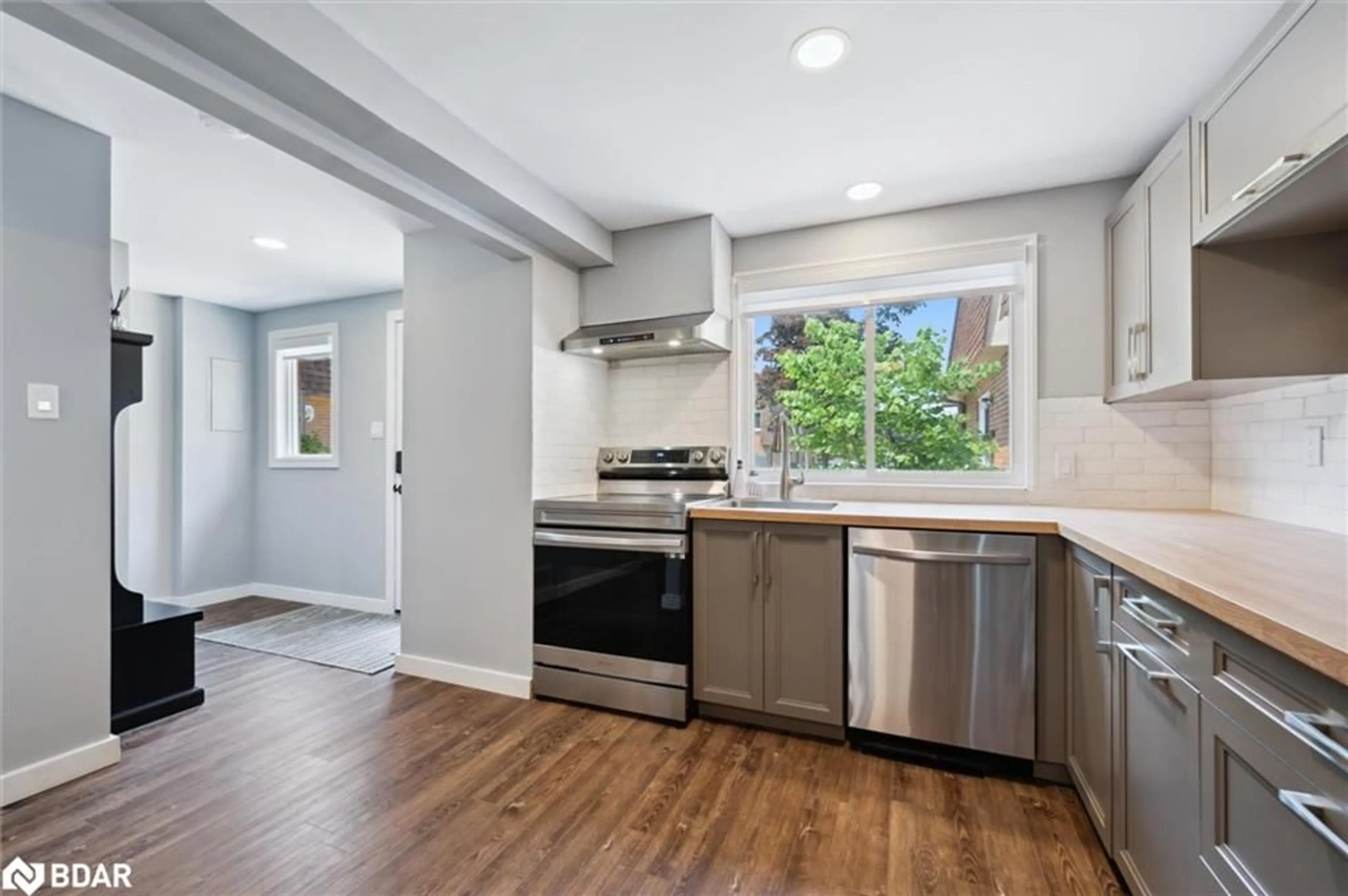Open concept kitchen, unknown for 120 Country Club Dr #16, Guelph Ontario N1E 3K7