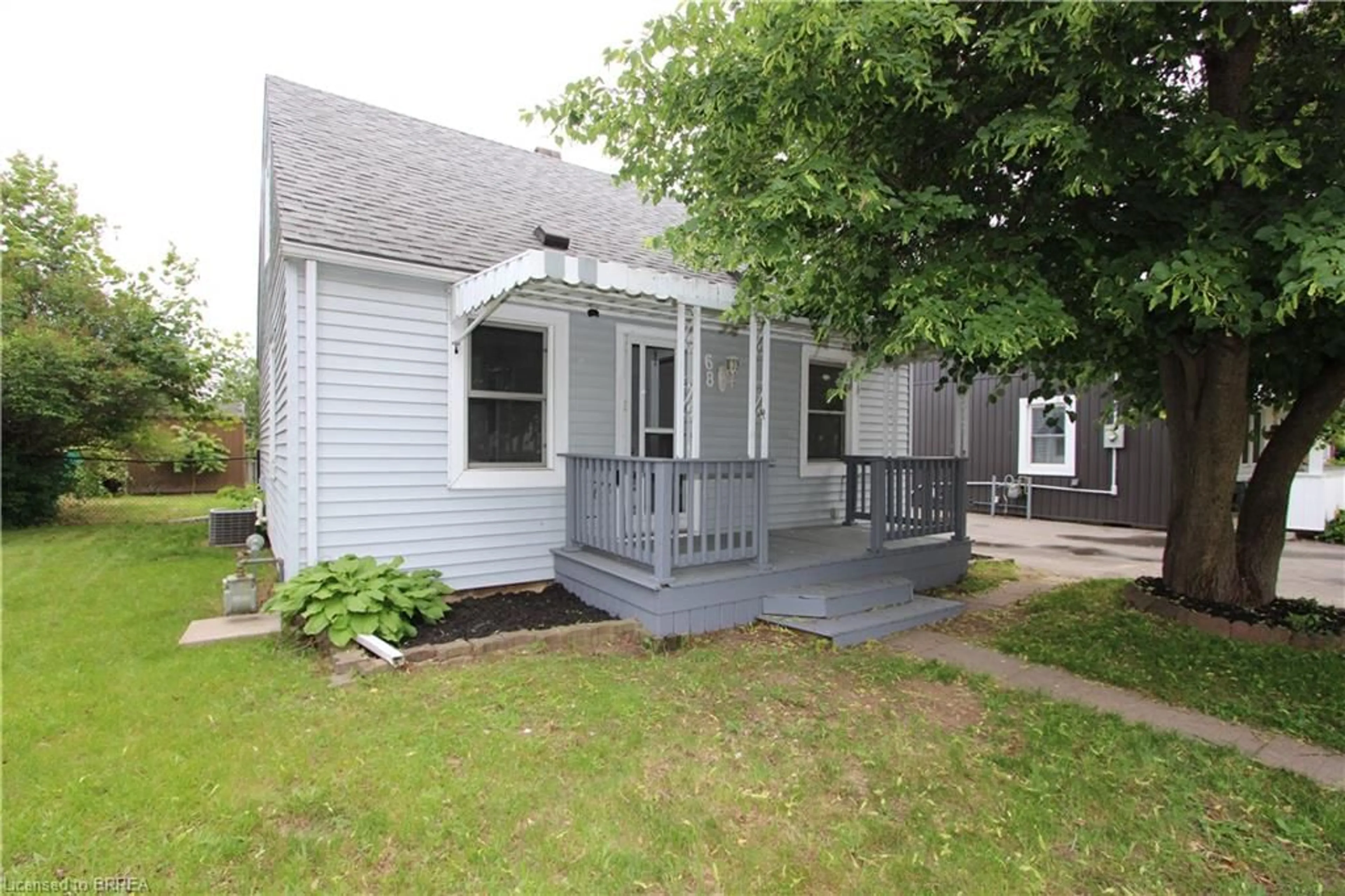 Patio, street for 68 Dorothy St, Brantford Ontario N3S 1H2