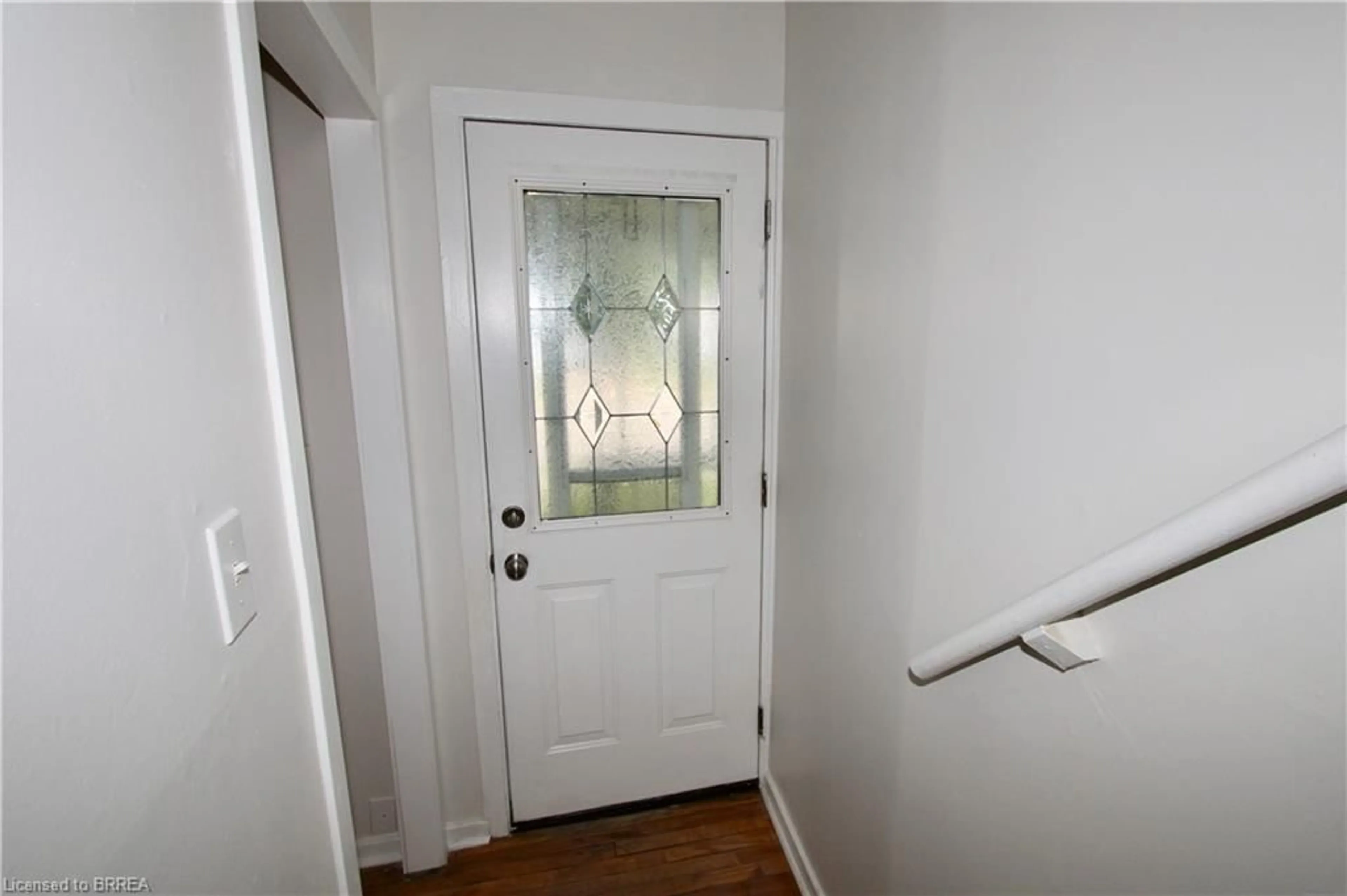 Indoor entryway for 68 Dorothy St, Brantford Ontario N3S 1H2