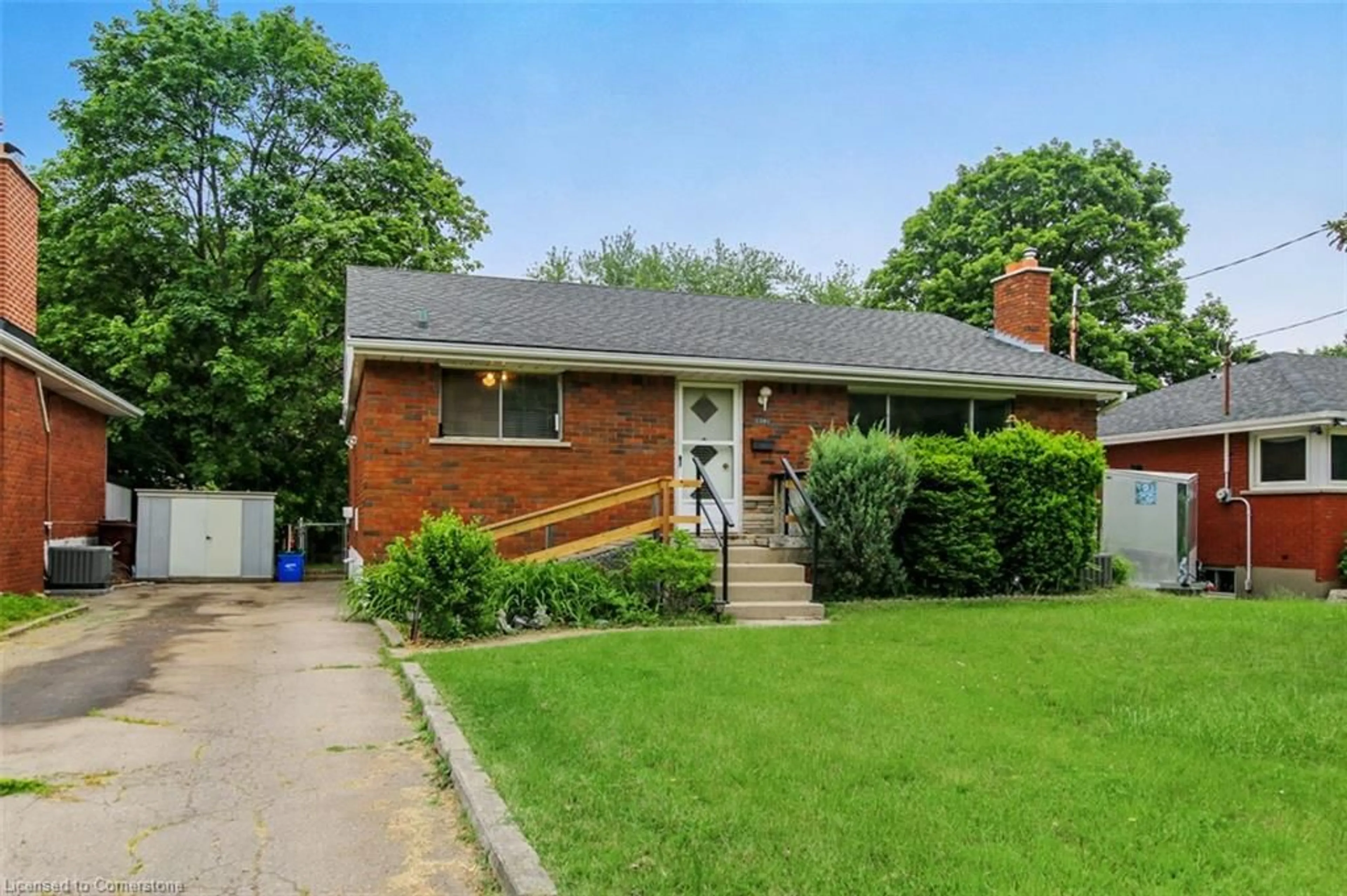 Home with brick exterior material, street for 1391 Mountain Grove Ave, Burlington Ontario L7P 2H1