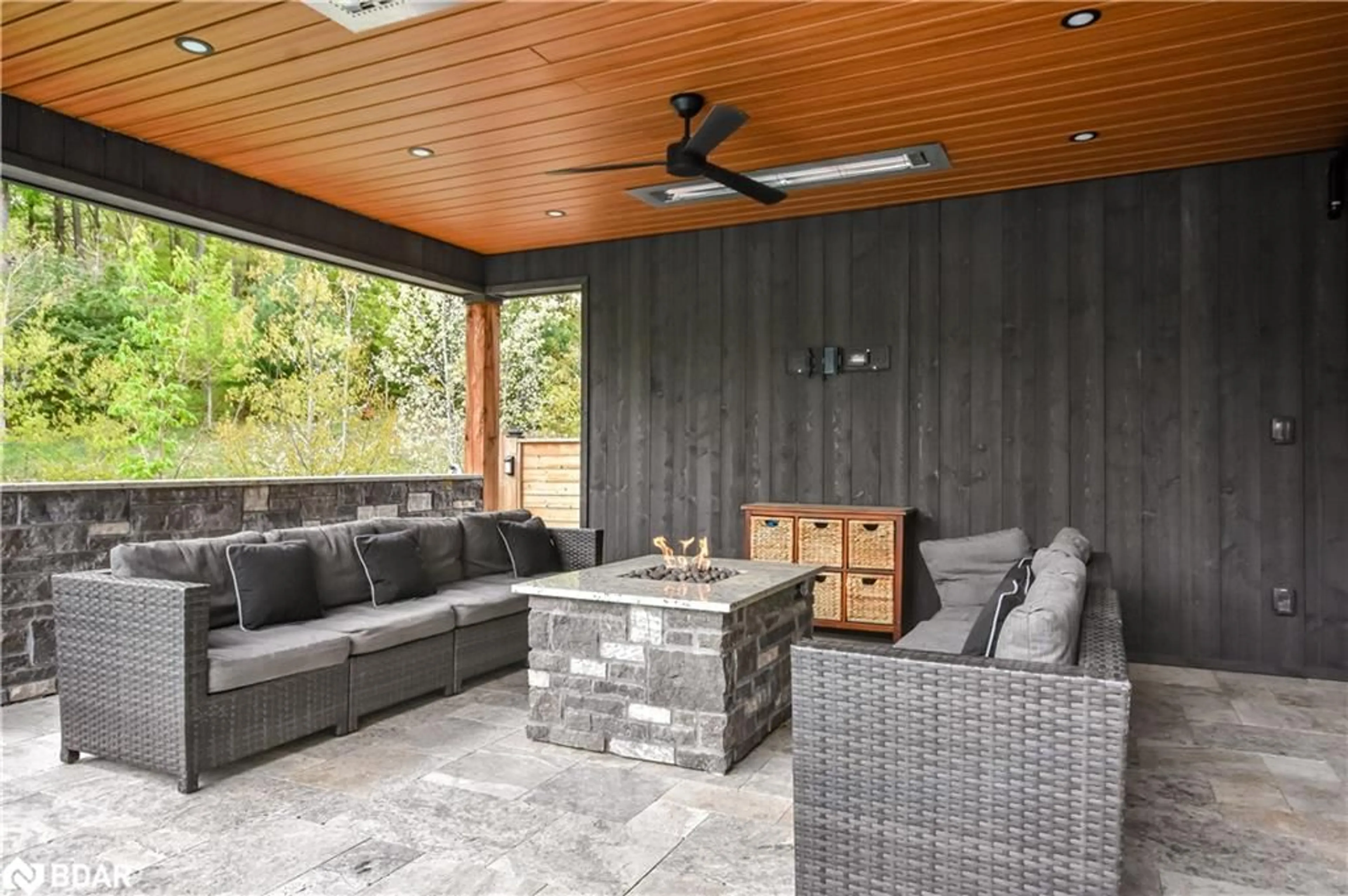 Patio, mountain view for 61 Muirfield Drive Dr, Barrie Ontario L4N 6J9
