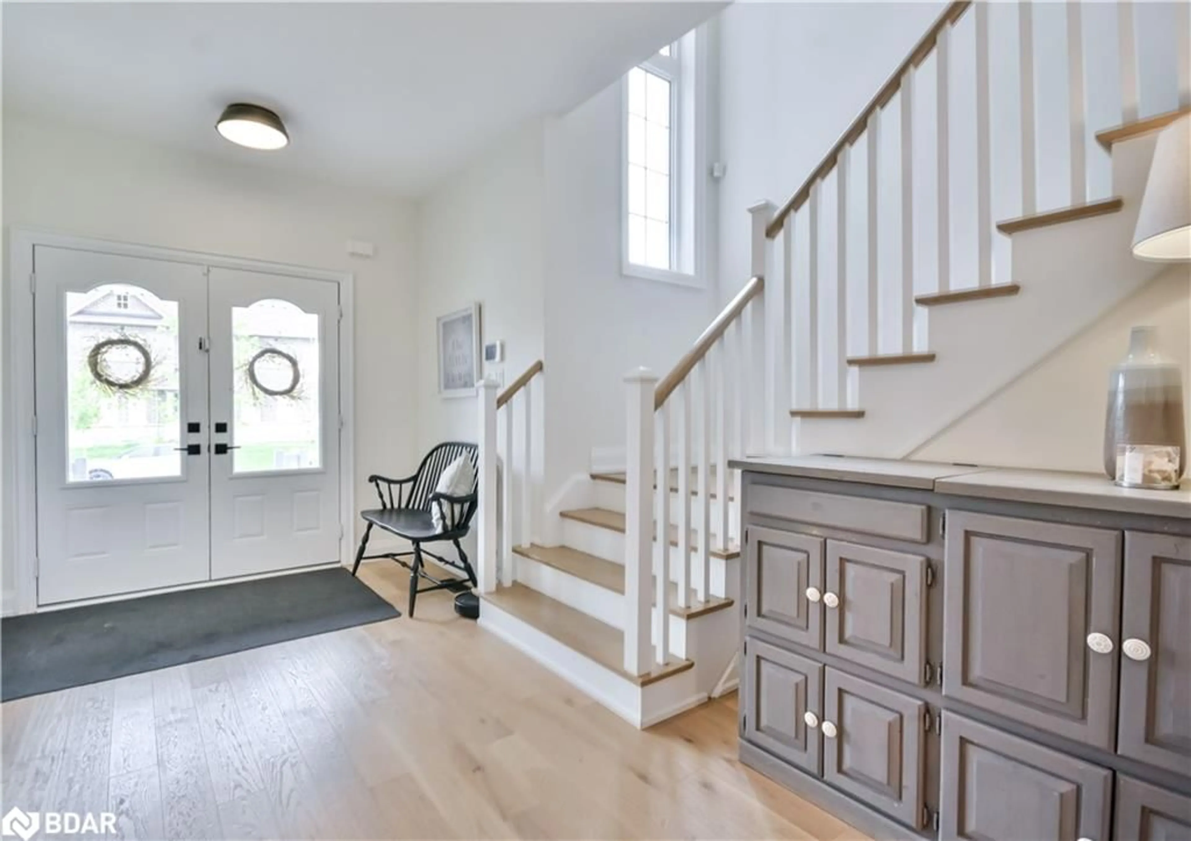 Indoor entryway for 61 Muirfield Drive Dr, Barrie Ontario L4N 6J9