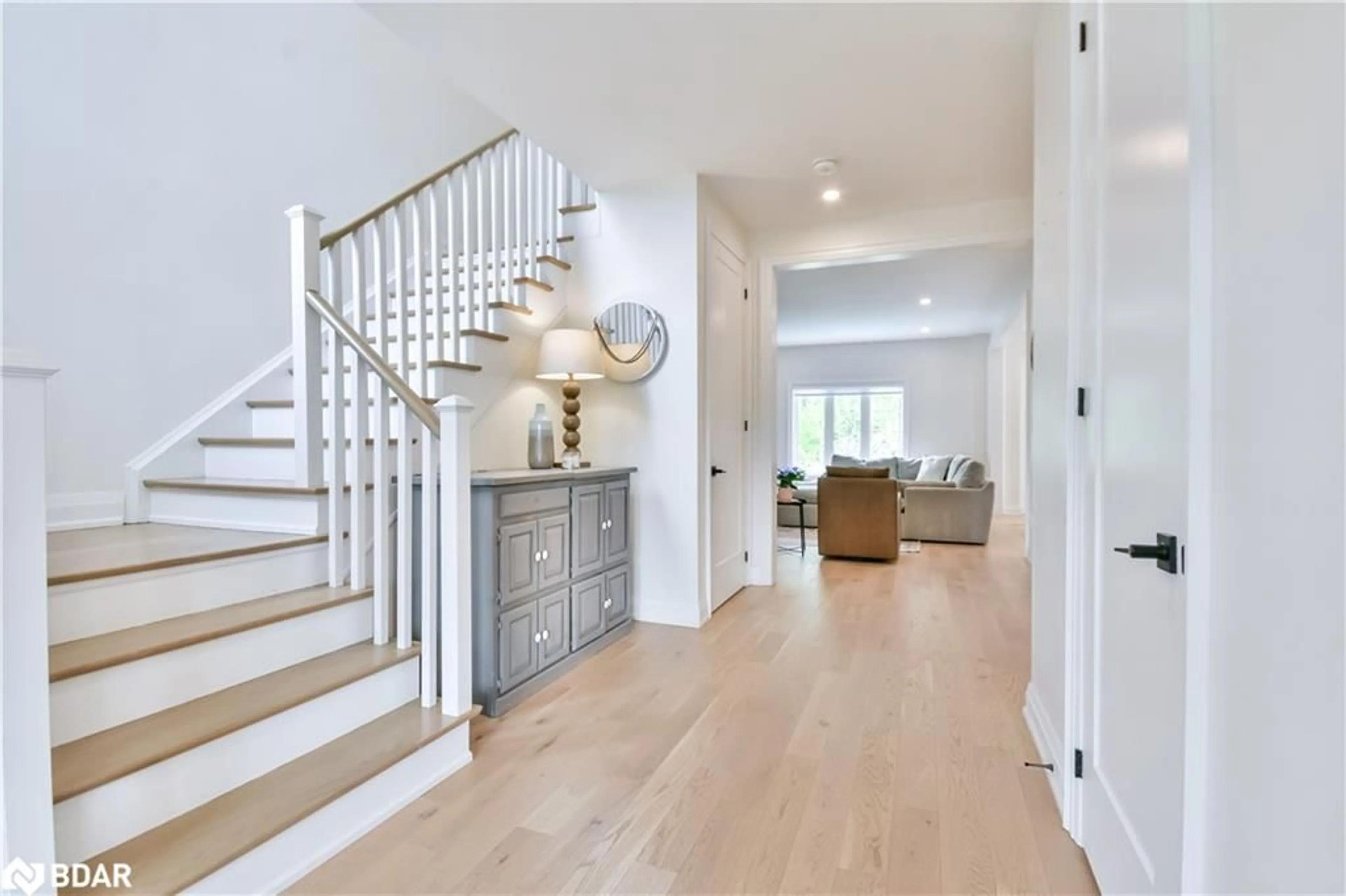 Indoor entryway for 61 Muirfield Drive Dr, Barrie Ontario L4N 6J9