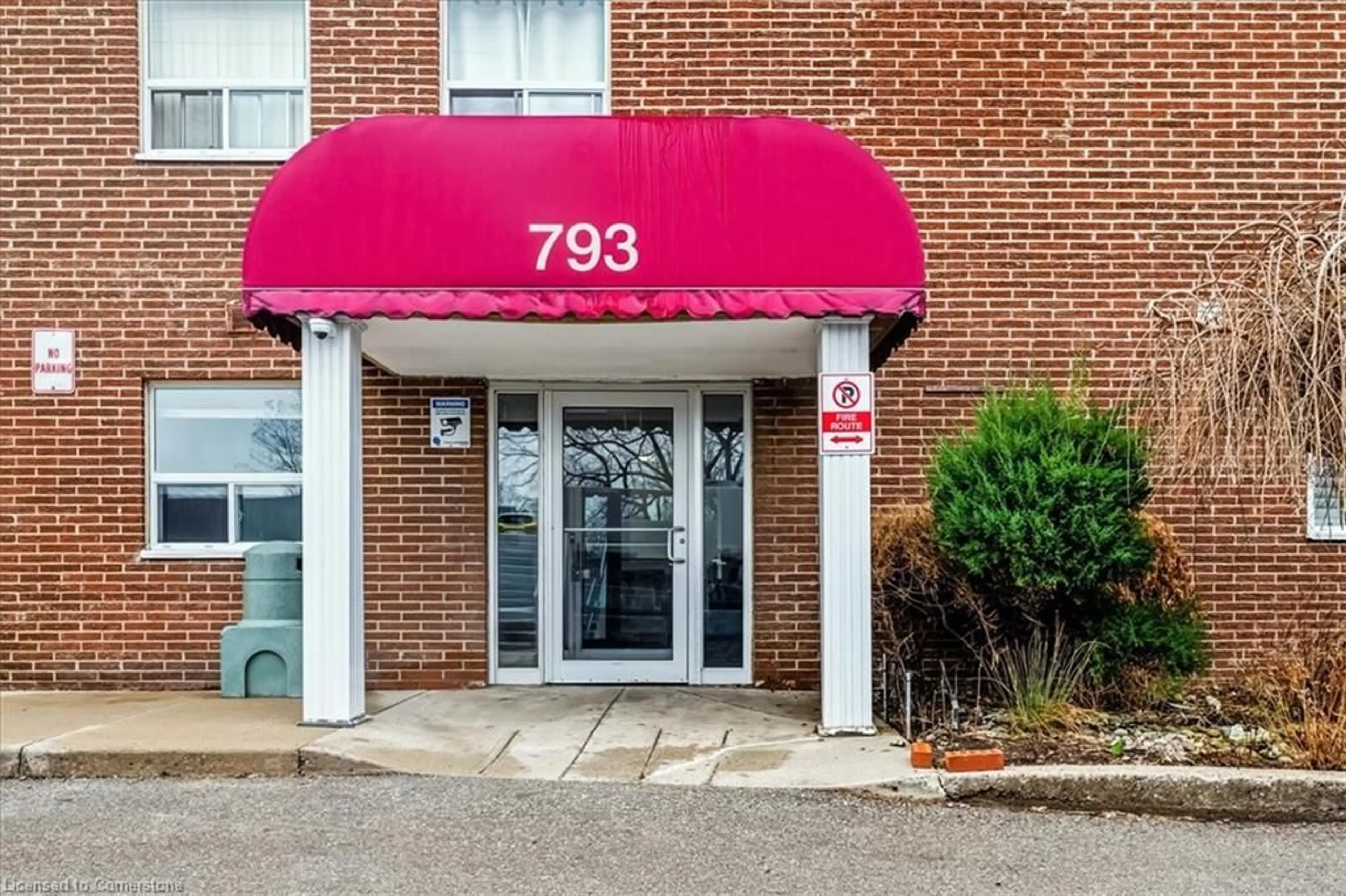 Indoor foyer for 793 Colborne St #107, Brantford Ontario N3S 7J3