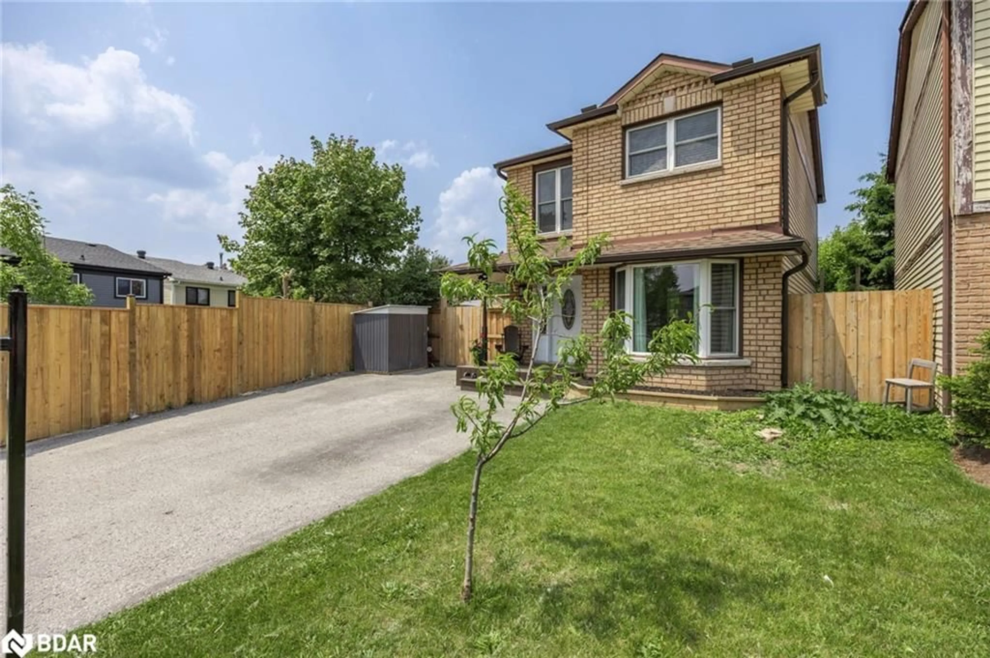 A pic from outside/outdoor area/front of a property/back of a property/a pic from drone, street for 239 Browning Trail, Barrie Ontario L4N 5C3