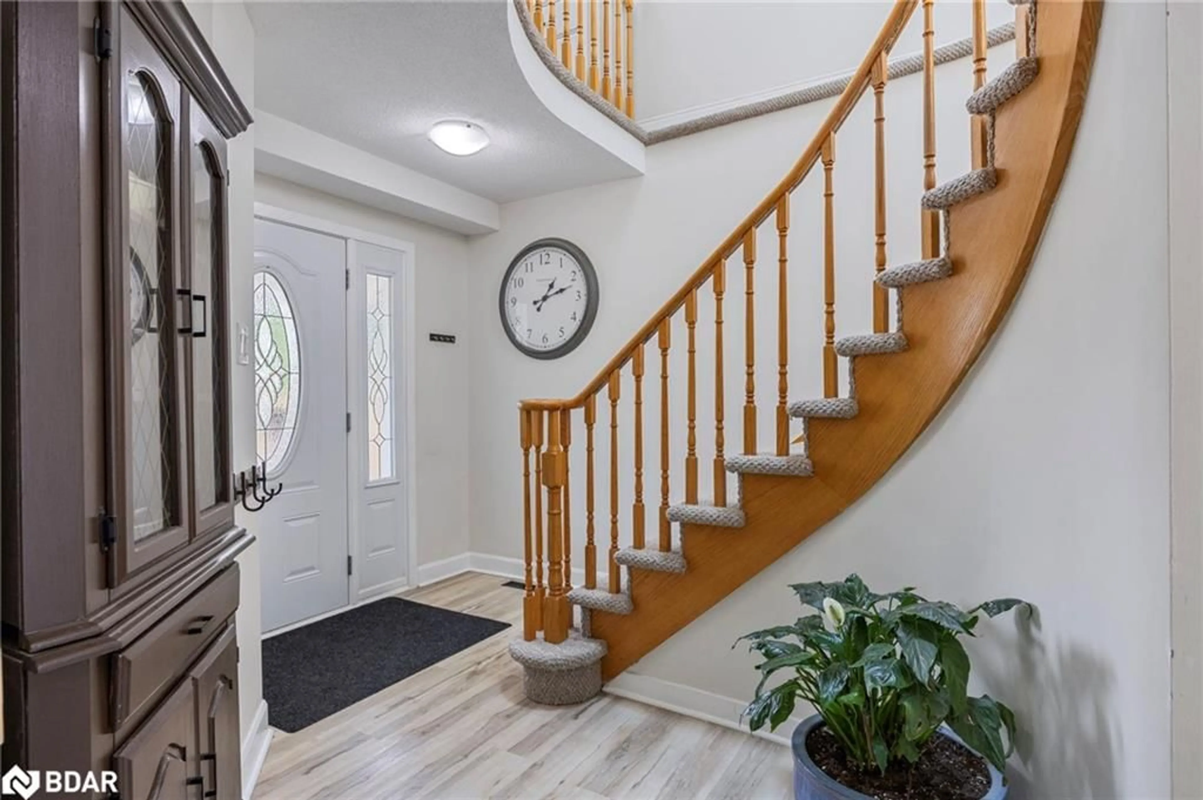 Indoor entryway for 239 Browning Trail, Barrie Ontario L4N 5C3
