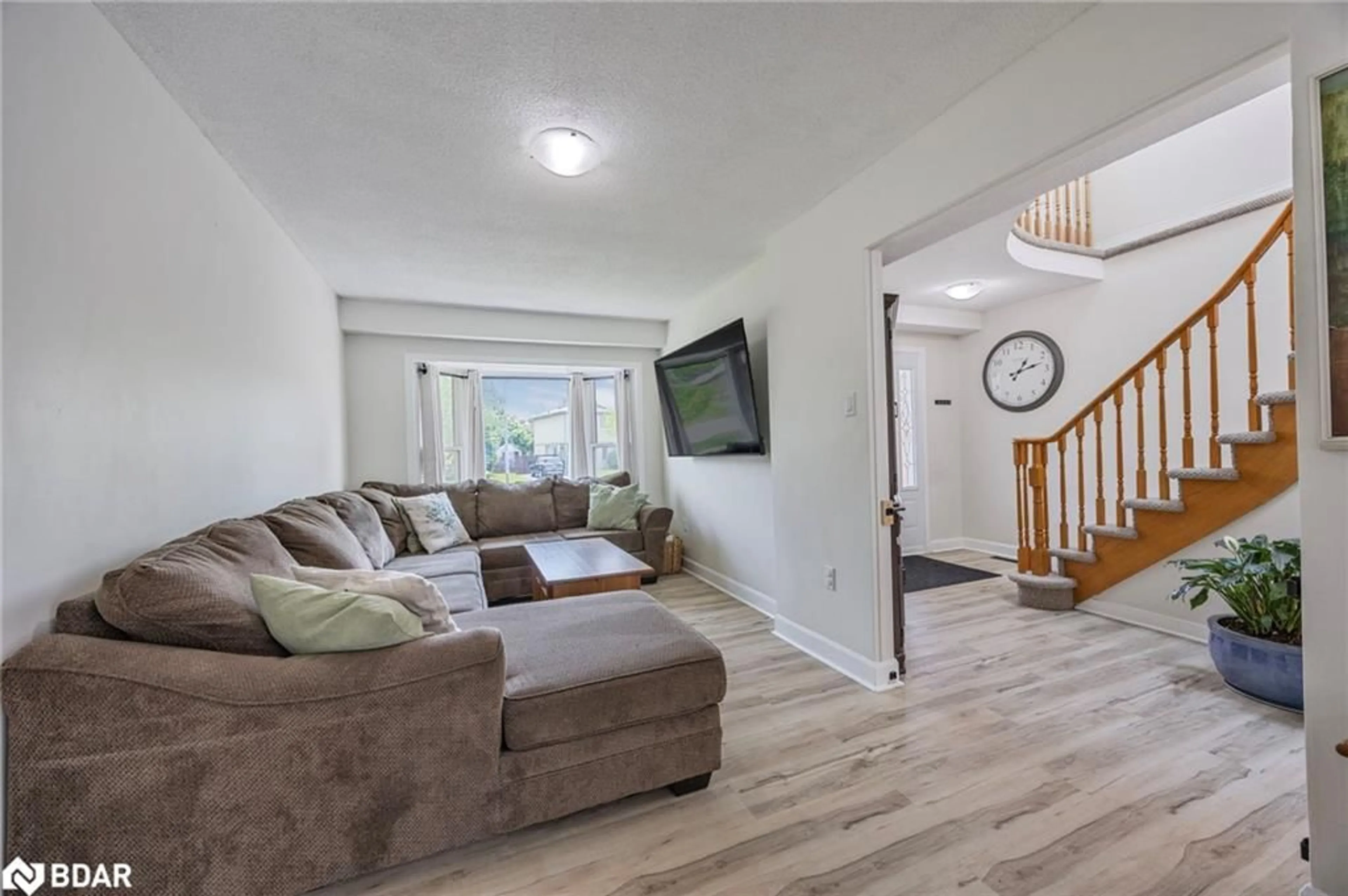 Living room with furniture, unknown for 239 Browning Trail, Barrie Ontario L4N 5C3