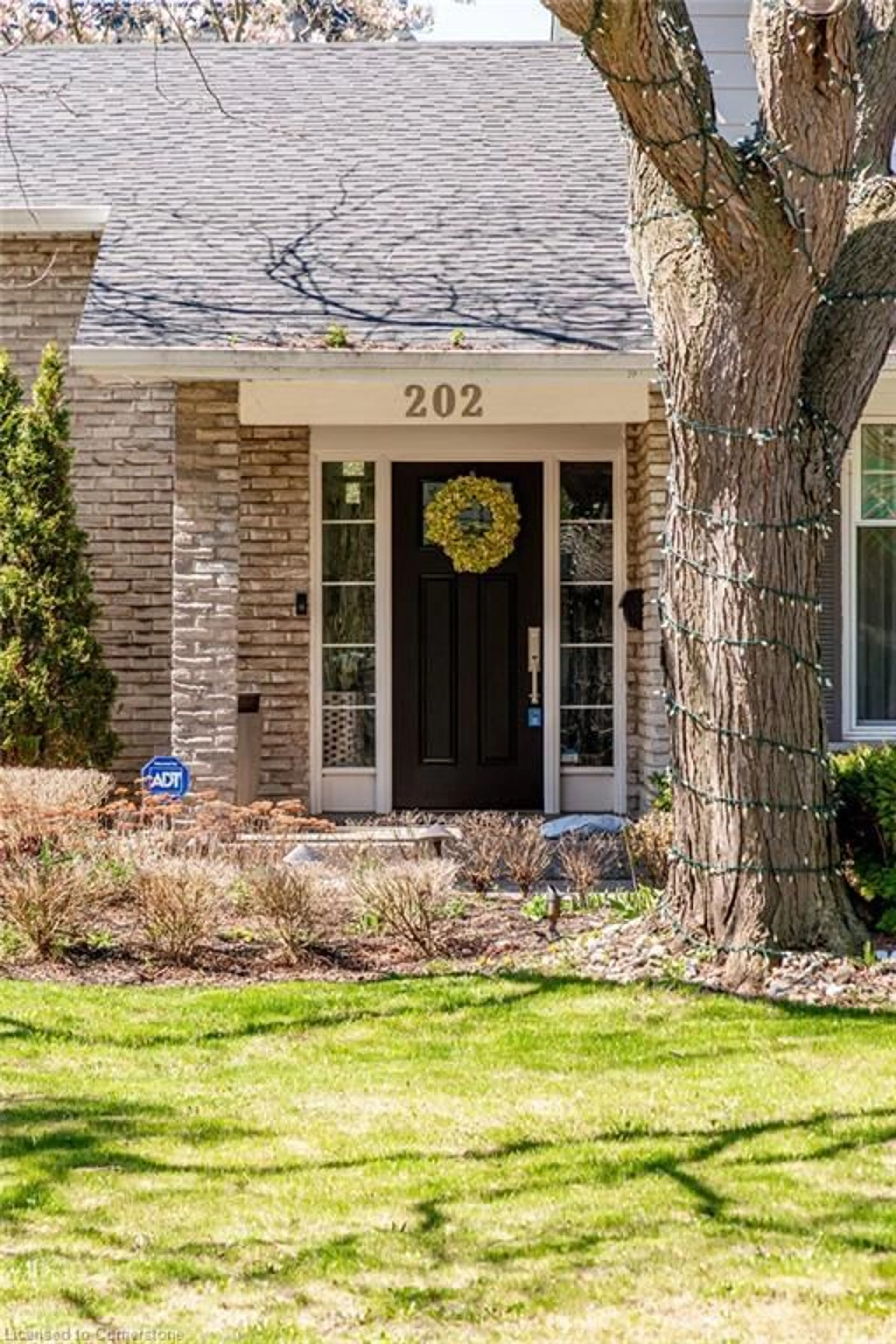 Home with brick exterior material, street for 202 Willowridge Crt, Oakville Ontario L6L 5J2