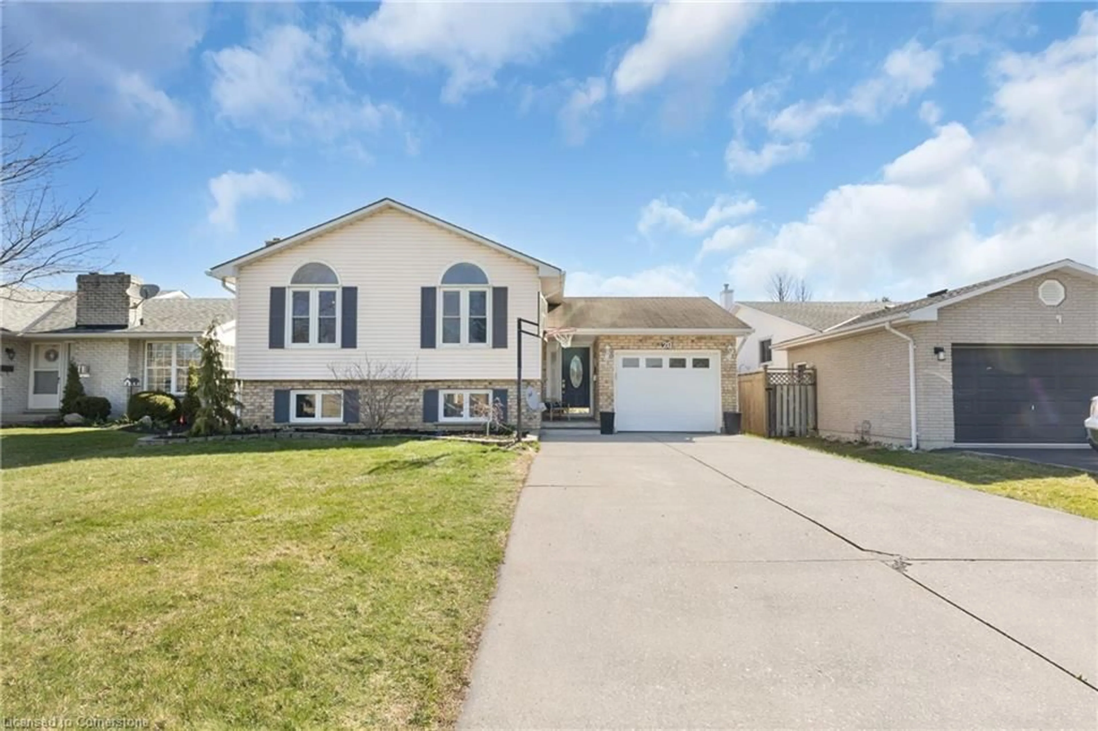 Home with vinyl exterior material, street for 20 Thompson Dr, Port Dover Ontario N0A 1N4