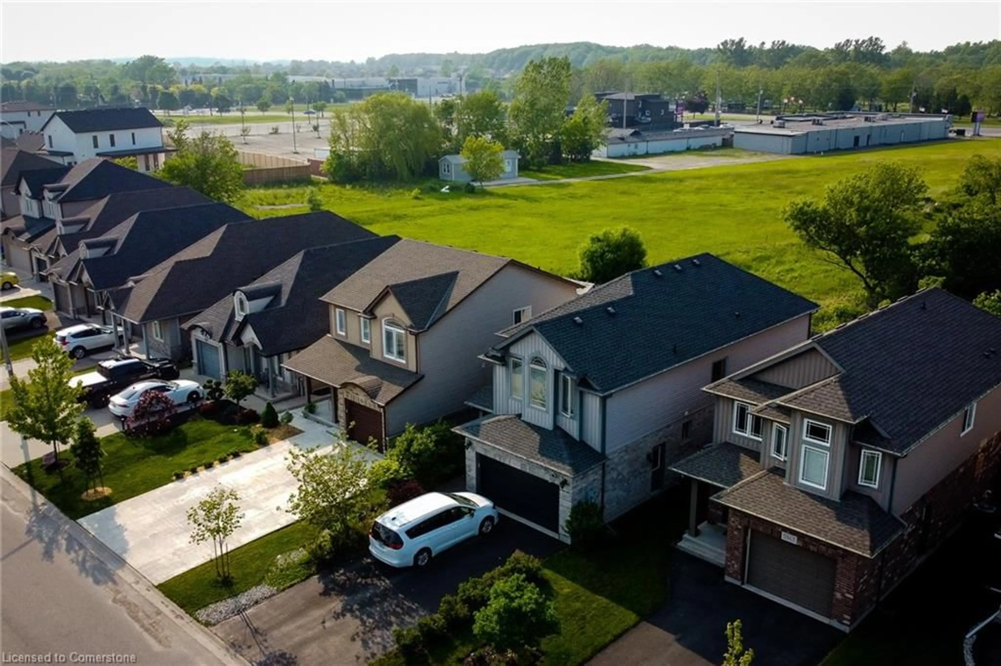 A pic from outside/outdoor area/front of a property/back of a property/a pic from drone, street for 5979 Ernest Cres, Niagara Falls Ontario L2H 0H8
