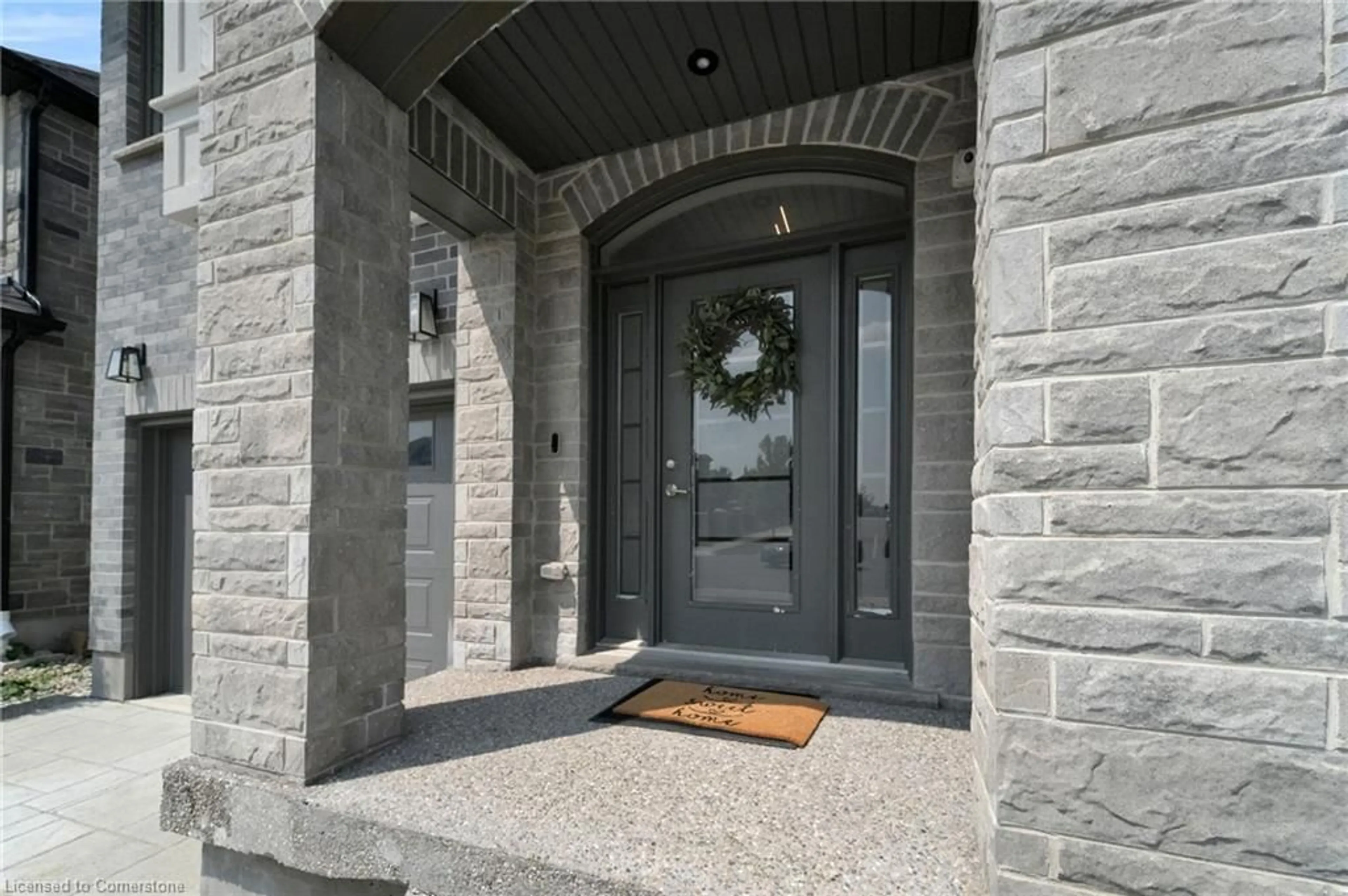 Indoor entryway for 183 Forest Creek Dr, Kitchener Ontario N2P 2R3