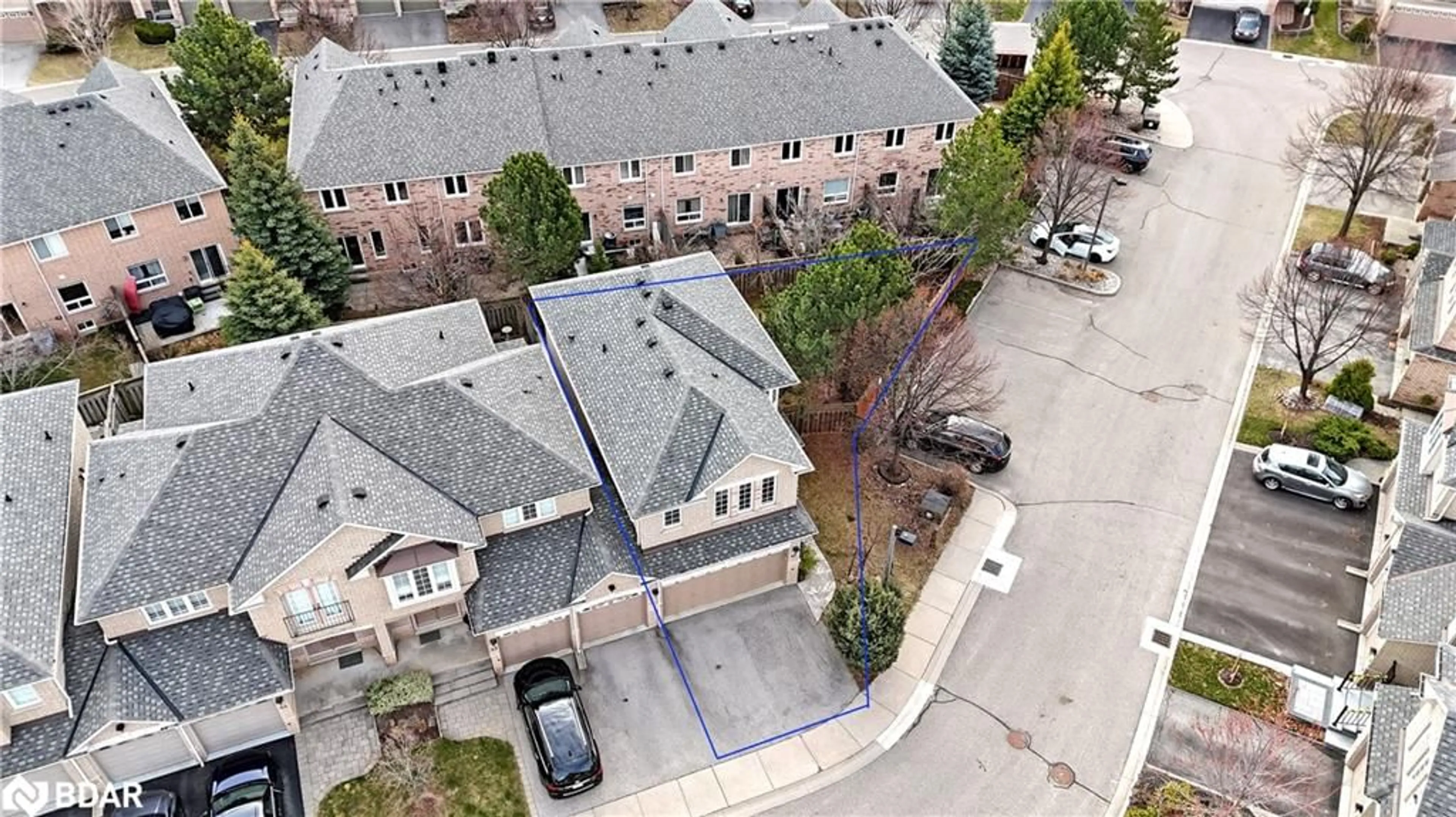 A pic from outside/outdoor area/front of a property/back of a property/a pic from drone, unknown for 1290 Heritage Way #42, Oakville Ontario L6M 4M5