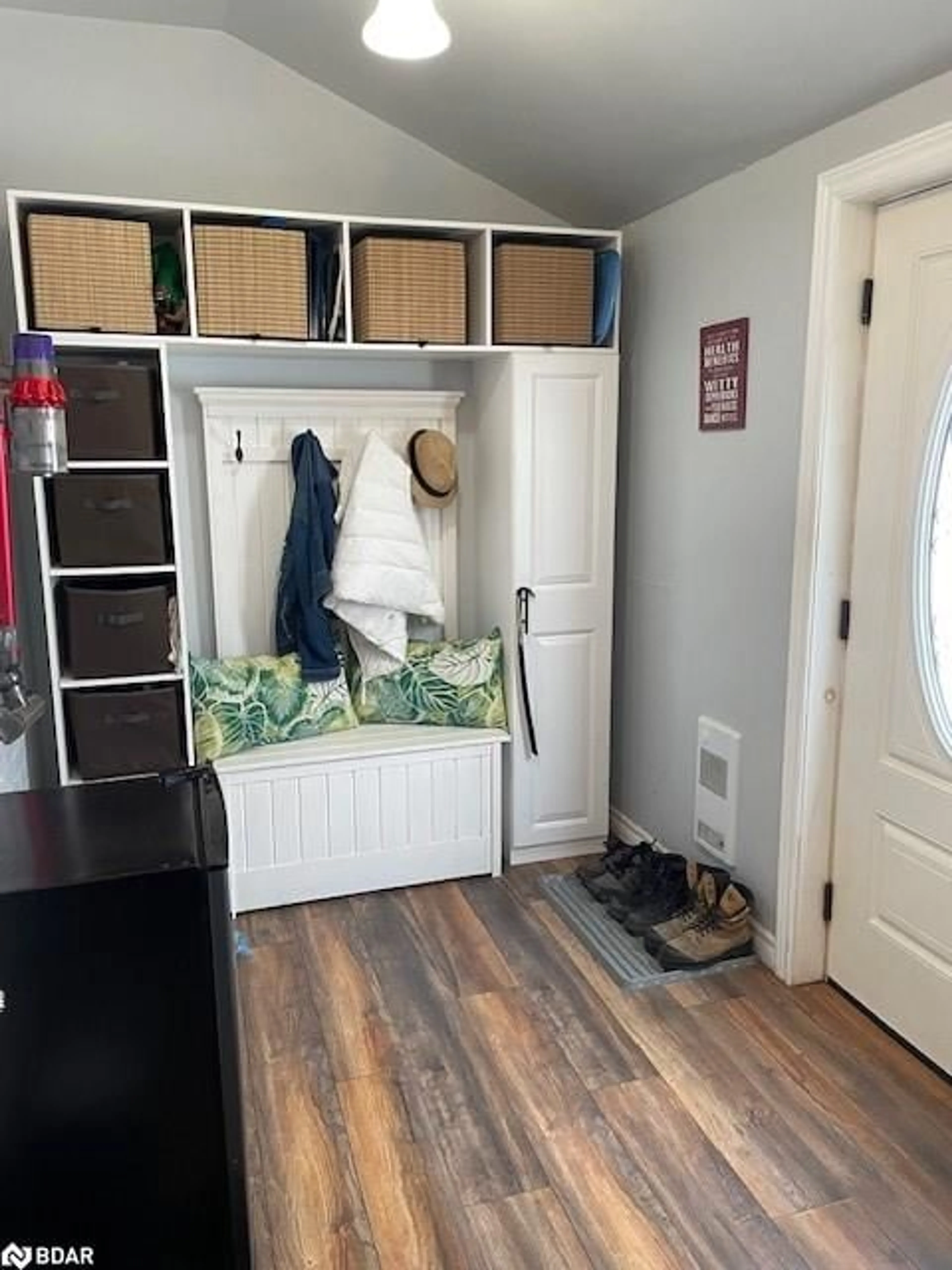 Indoor entryway for 7424 County Rd 91 Rd, Stayner Ontario L0M 1S0