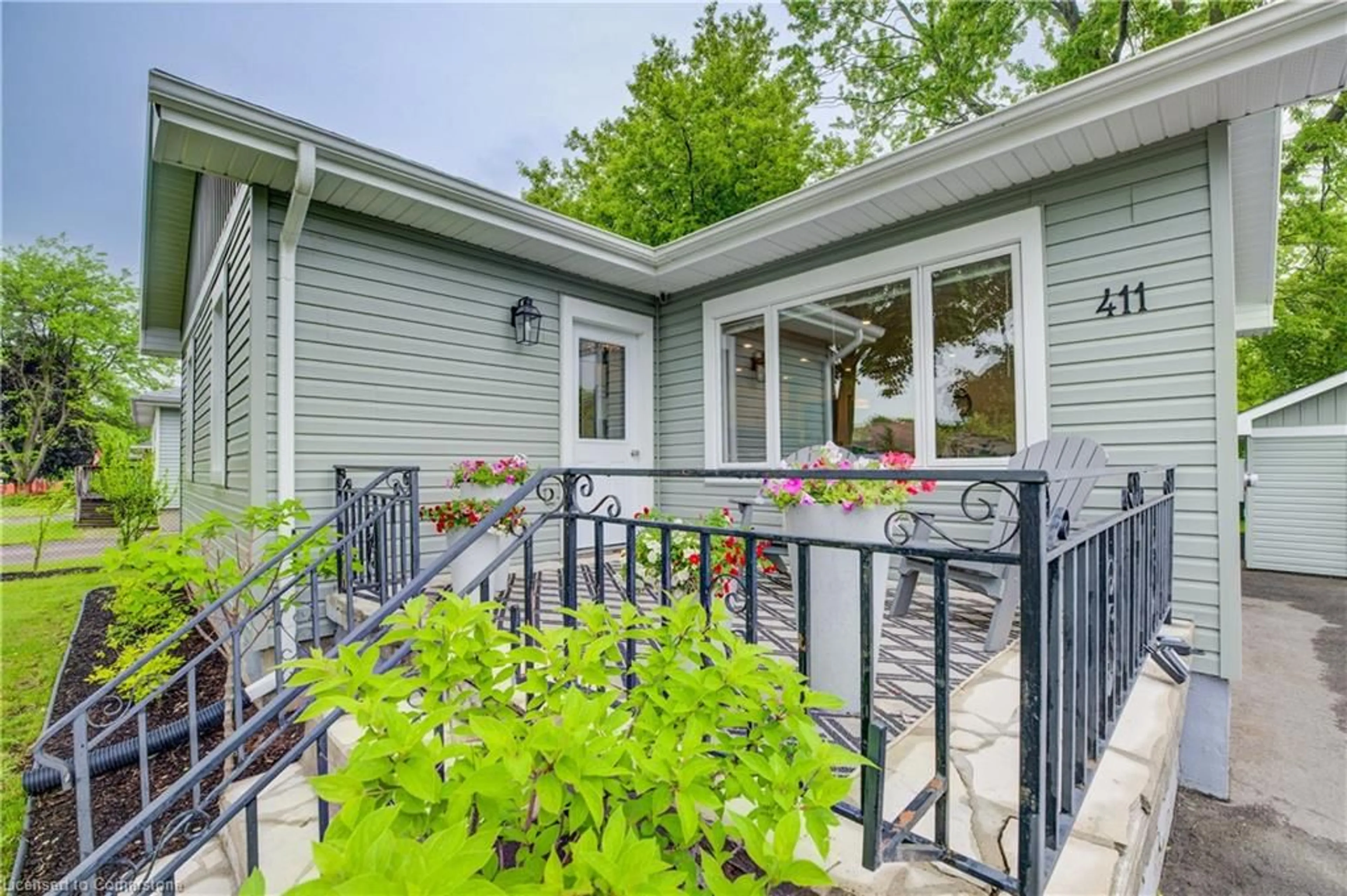 Patio, street for 411 Powell St, Woodstock Ontario N4S 3T5