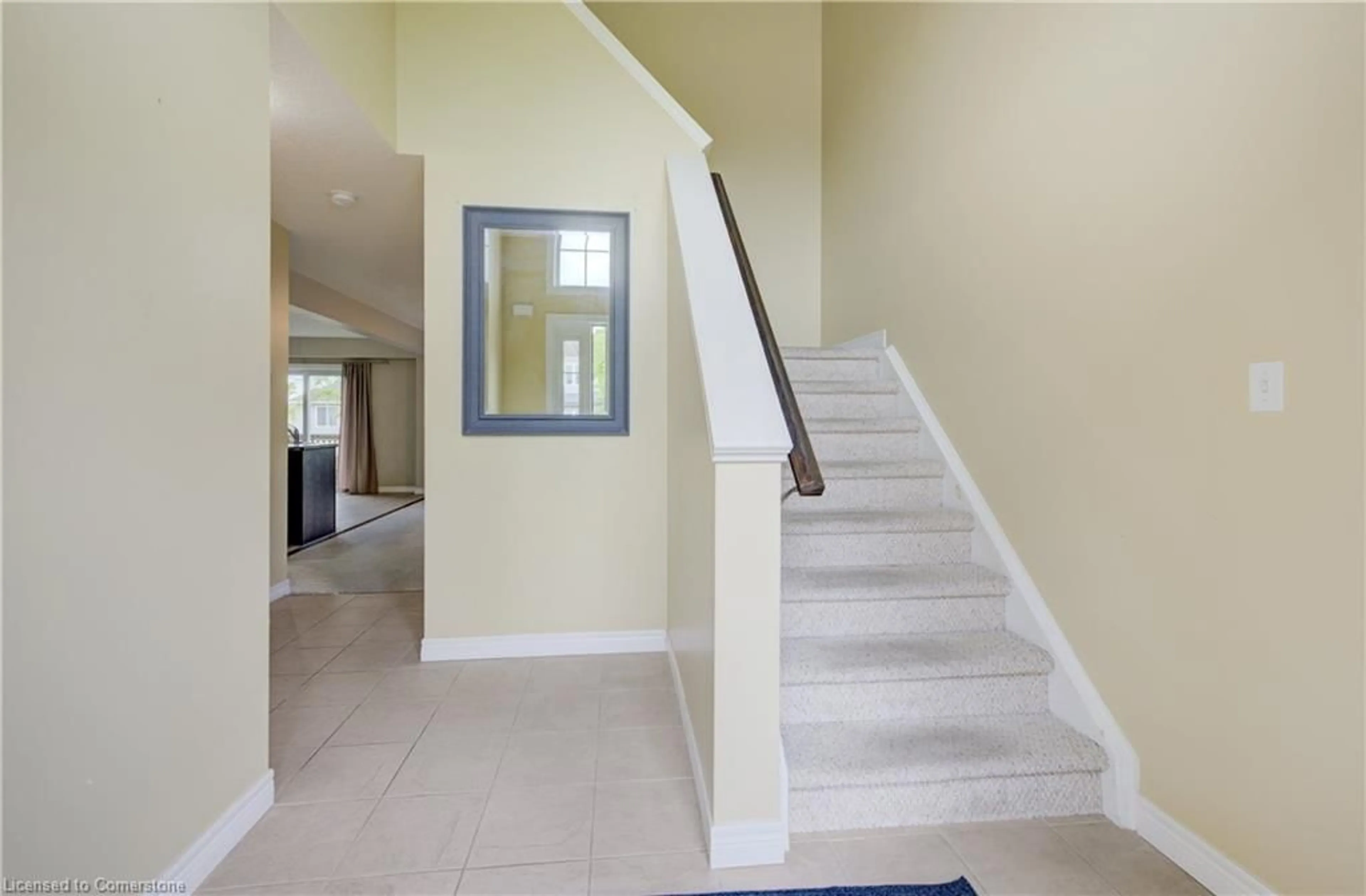 Indoor foyer for 879 Frontenac Cres, Woodstock Ontario N4V 0A8